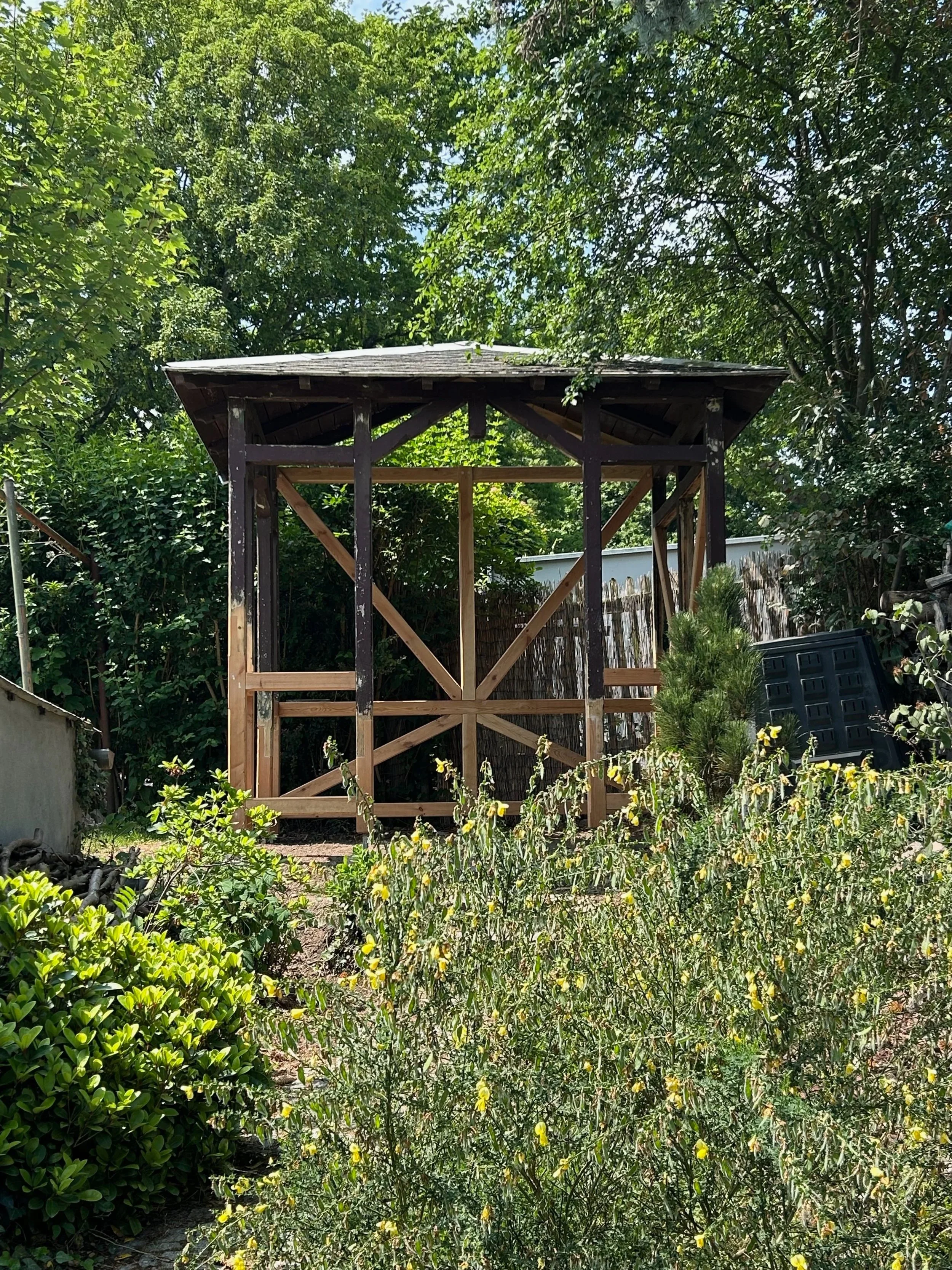 Von Eingangsüberdachung zum Pavillon