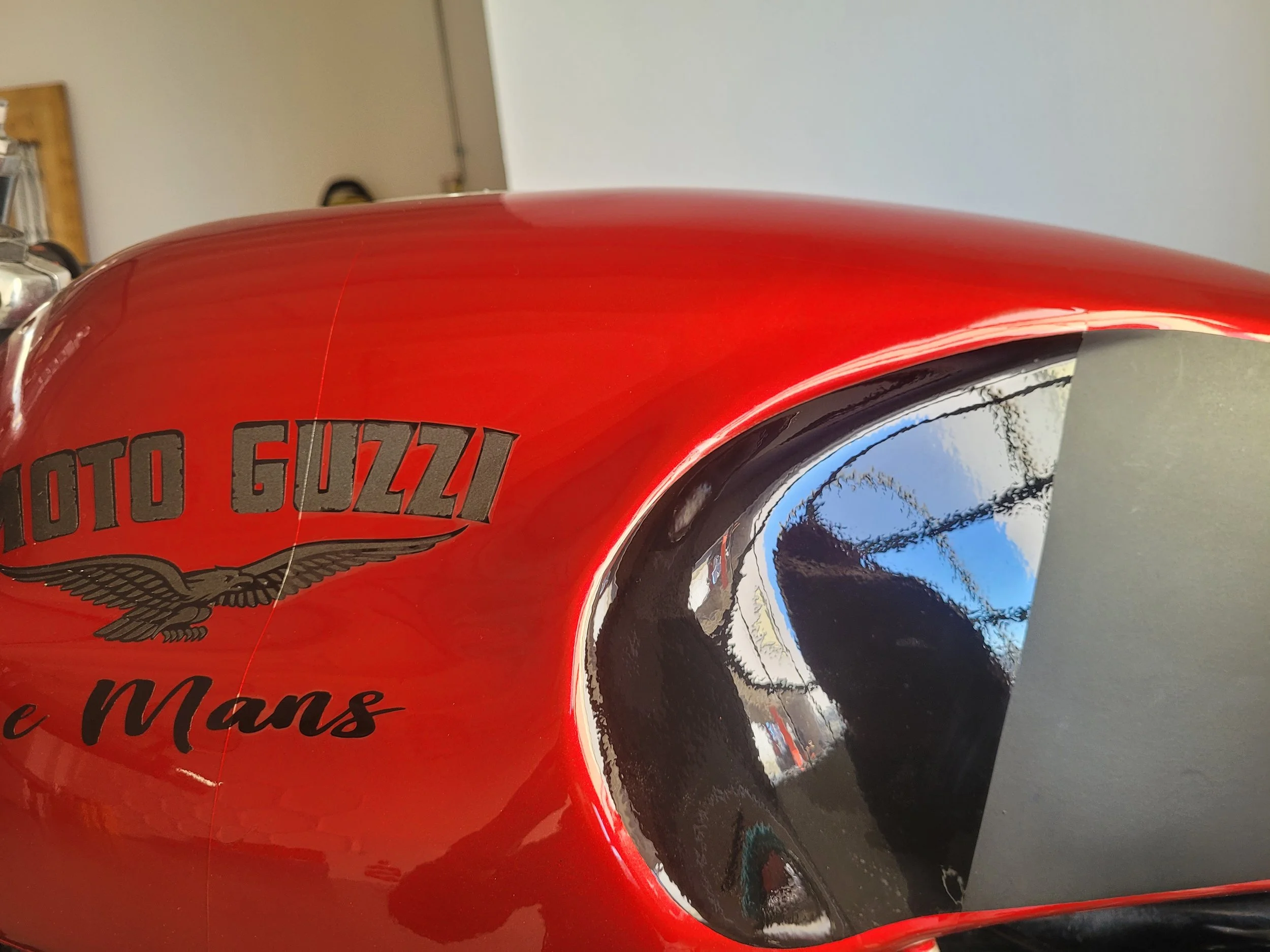 Lackschutzfolie auf Motorradtank