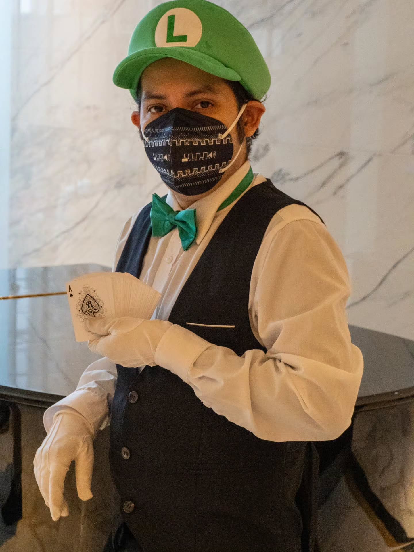 Always bet on Green. 💚&spades;️🃏

Another set of Walter as Casino Luigi.

Casino Luigi: Walter
📸 @tempestandglass
📍@magfest 2026

#NintendoCosplay #supermariobros #nintendo #MAGFest #cosplayphotography