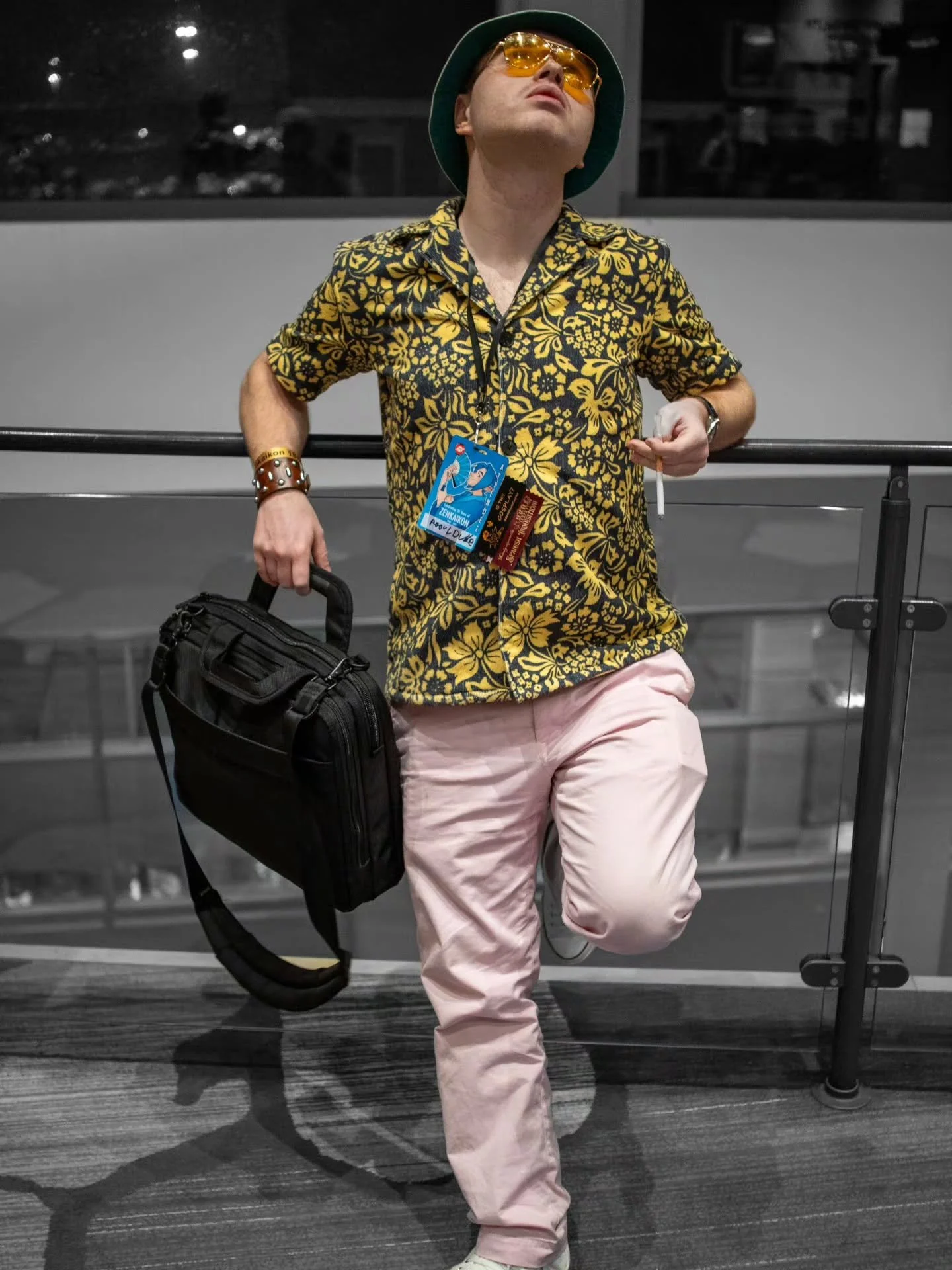 "When the going gets weird, the weird turn pro." 🦇💼

Raoul Duke: @willsteadman1234
📸 @tempestandglass
📍@zenkaikon

#RaoulDuke #FearAndLoathingInLasVegas #HunterSThompson #cosplay #zenkaikon