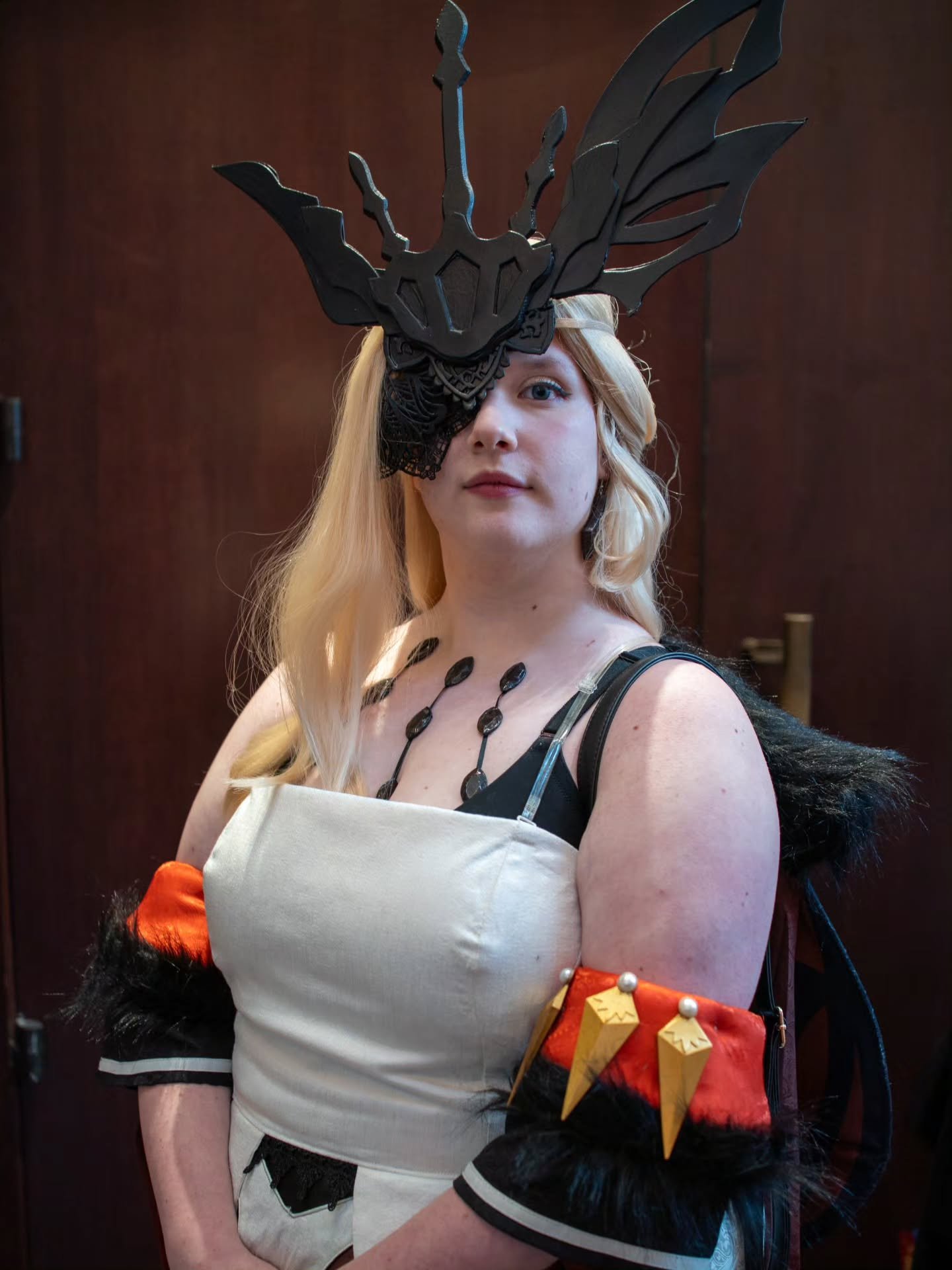 The Fair Lady makes her entrance. 🥀

Signora: @thebuneira
📸 @tempestandglass
📍@zenkaikon

#signora #genshinimpact #genshinimpactcosplay #cosplay #zenkaikon