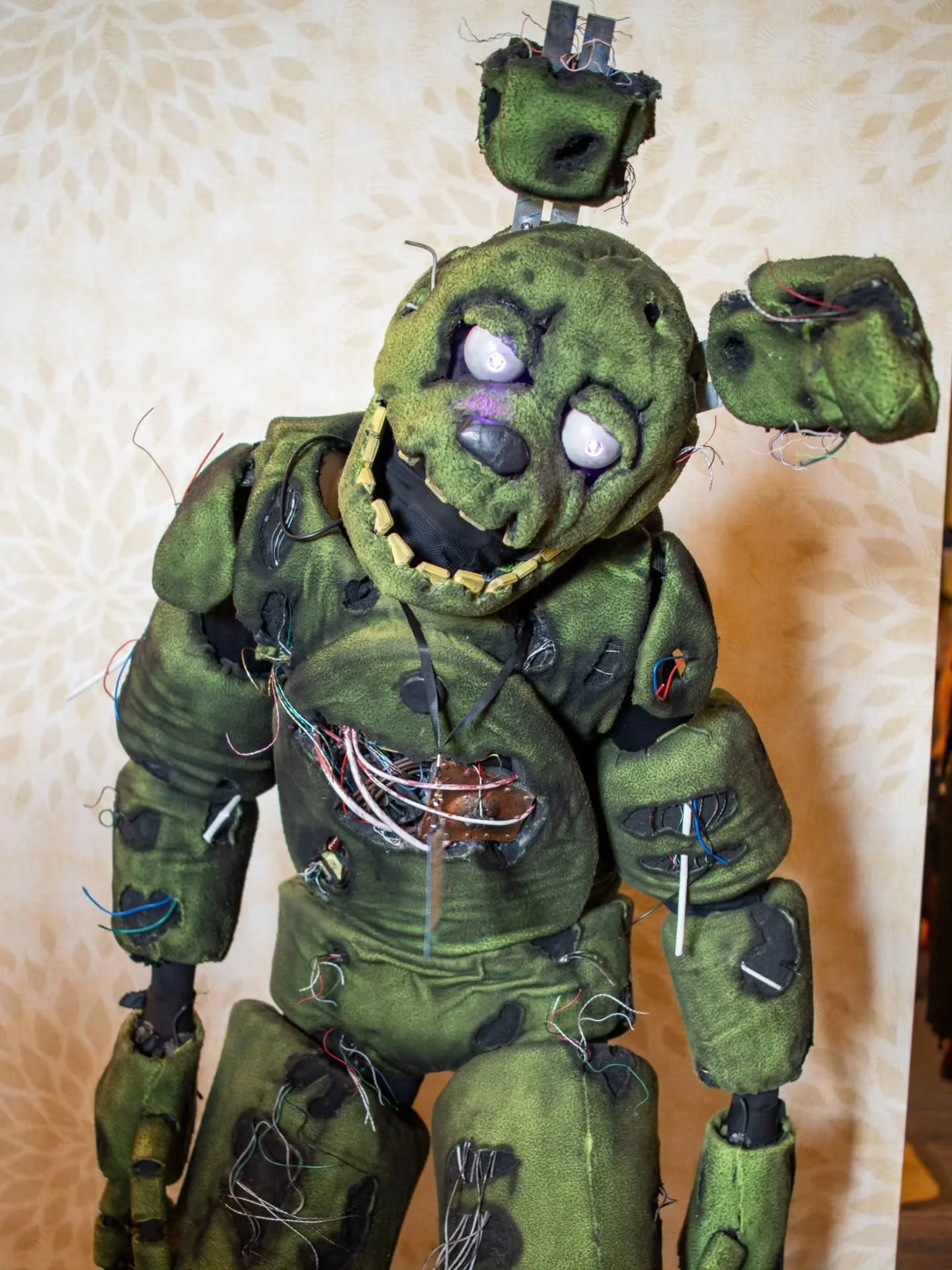 Five nights was never going to be enough.

Springtrap: @eriksuit
📸 @tempestandglass
📍@zenkaikon

#Springtrap #FNAF #FiveNightsAtFreddys #cosplay #zenkaikon