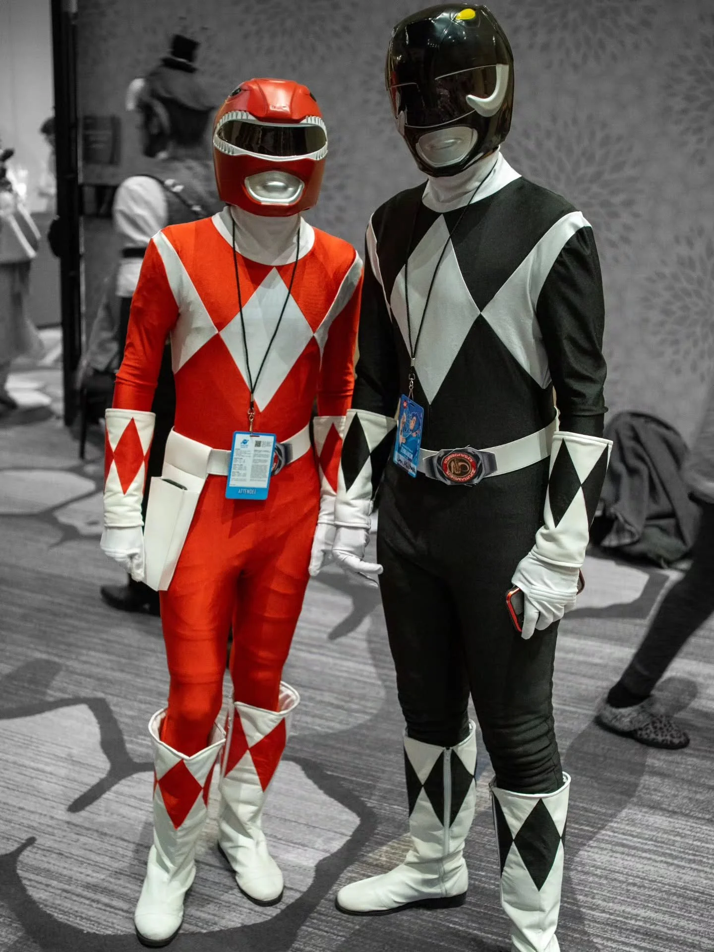 It's morphin&rsquo; time. ⚡️

Red Ranger: @joshps92
Black Ranger: @robby.va
📸 @tempestandglass
📍@zenkaikon

#powerrangers #mightymorphinpowerrangers #powerrangerscosplay #cosplay #zenkaikon