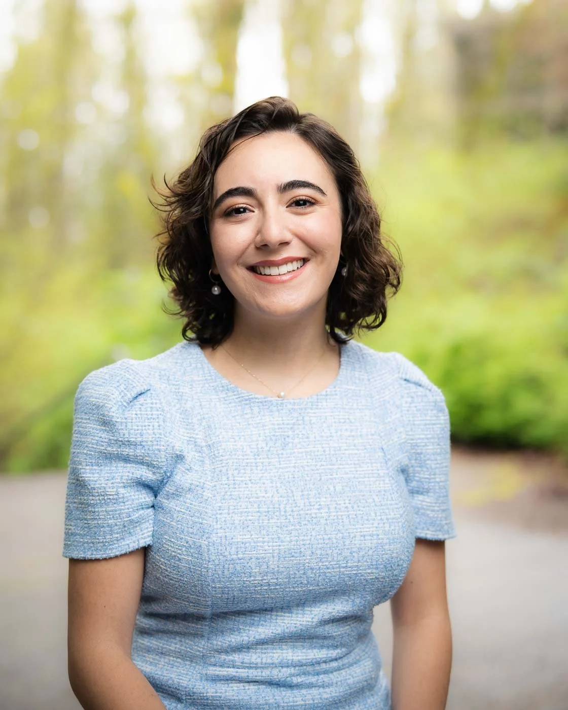 Headshot with mixed natural light and strobe
