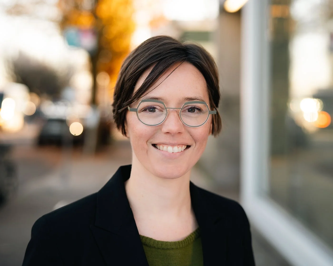 Outdoor headshot on Burnside in Portland with fall colors