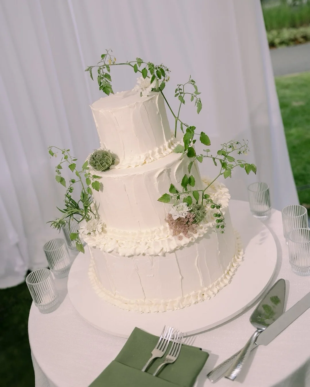 Vermont summer weddings over anything. Sweet Lilia + Paul. 

Planner: @theperfectmatchweddings 
Venue: @woodstock.inn 
Photo: @lindsandmax 
Florist: @nectarandvessel 
DJ: @jaysyncmusic 
Strings: @blackstonevalleyentertainment 
Rentals: @peakeventserv