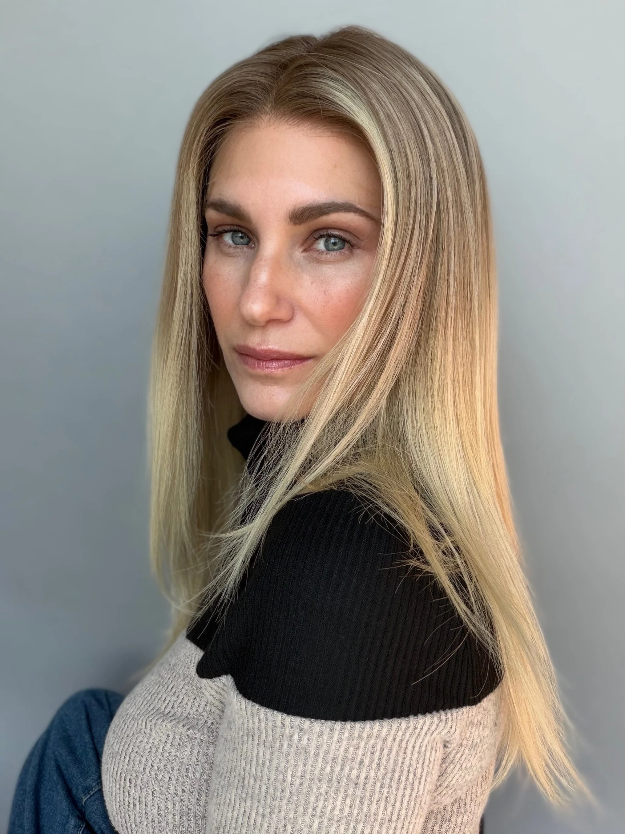 Rooted Neutral Blonde - "Cassie" | 18" - Medium