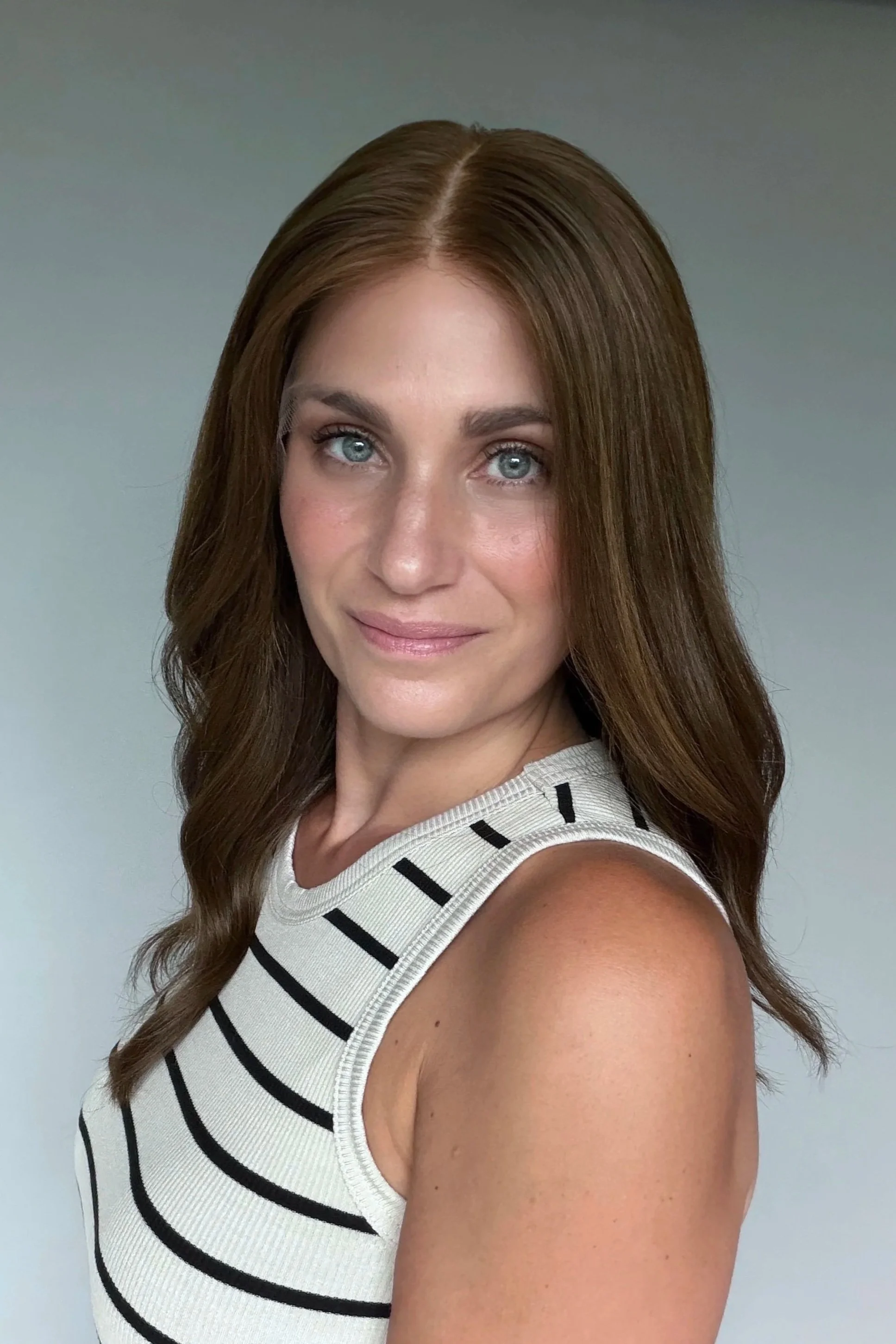 Rich Brunette with Golden dimension  - 