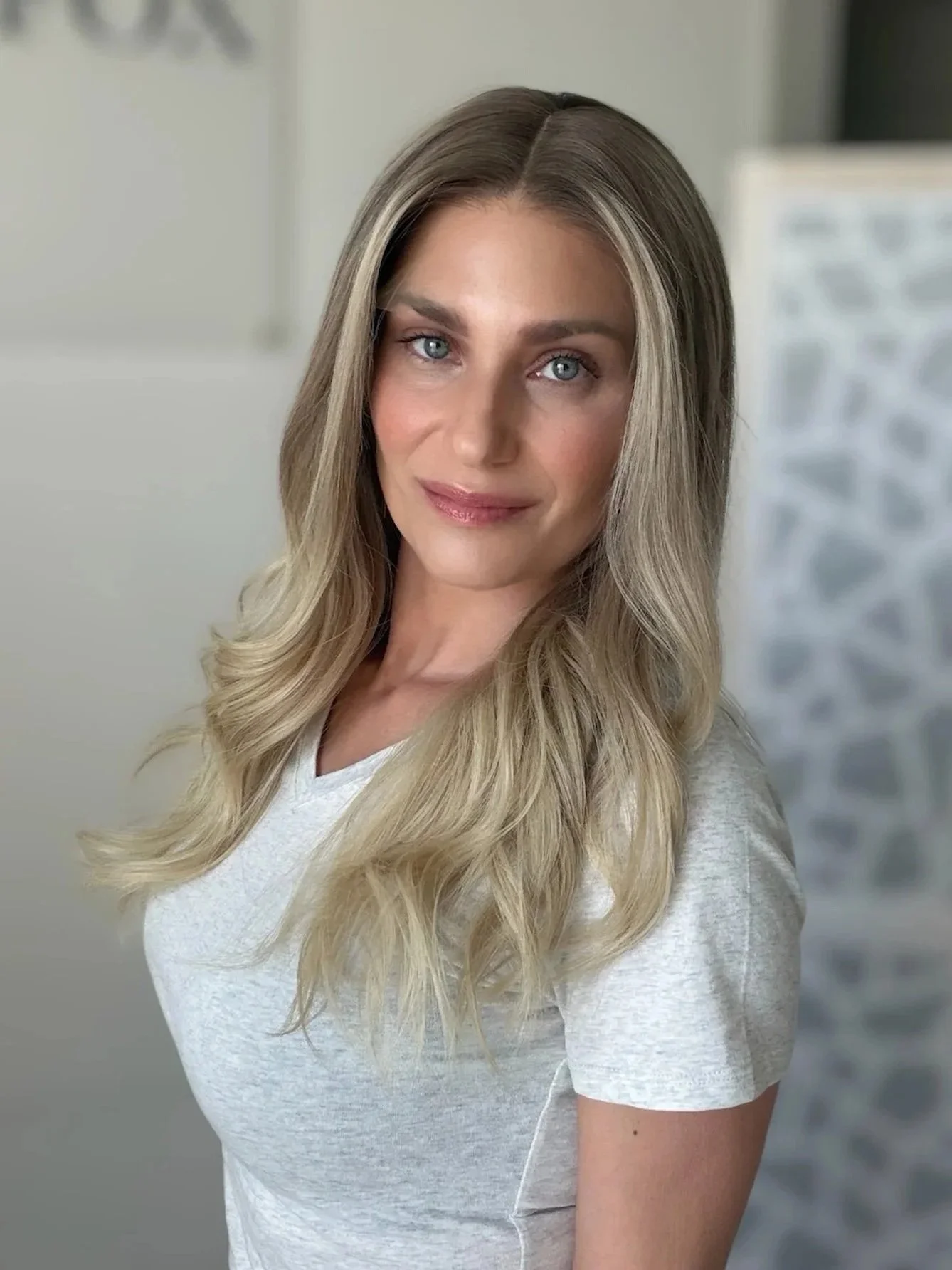 Beige Blonde Balayage- "Cassie" | 24" - Small