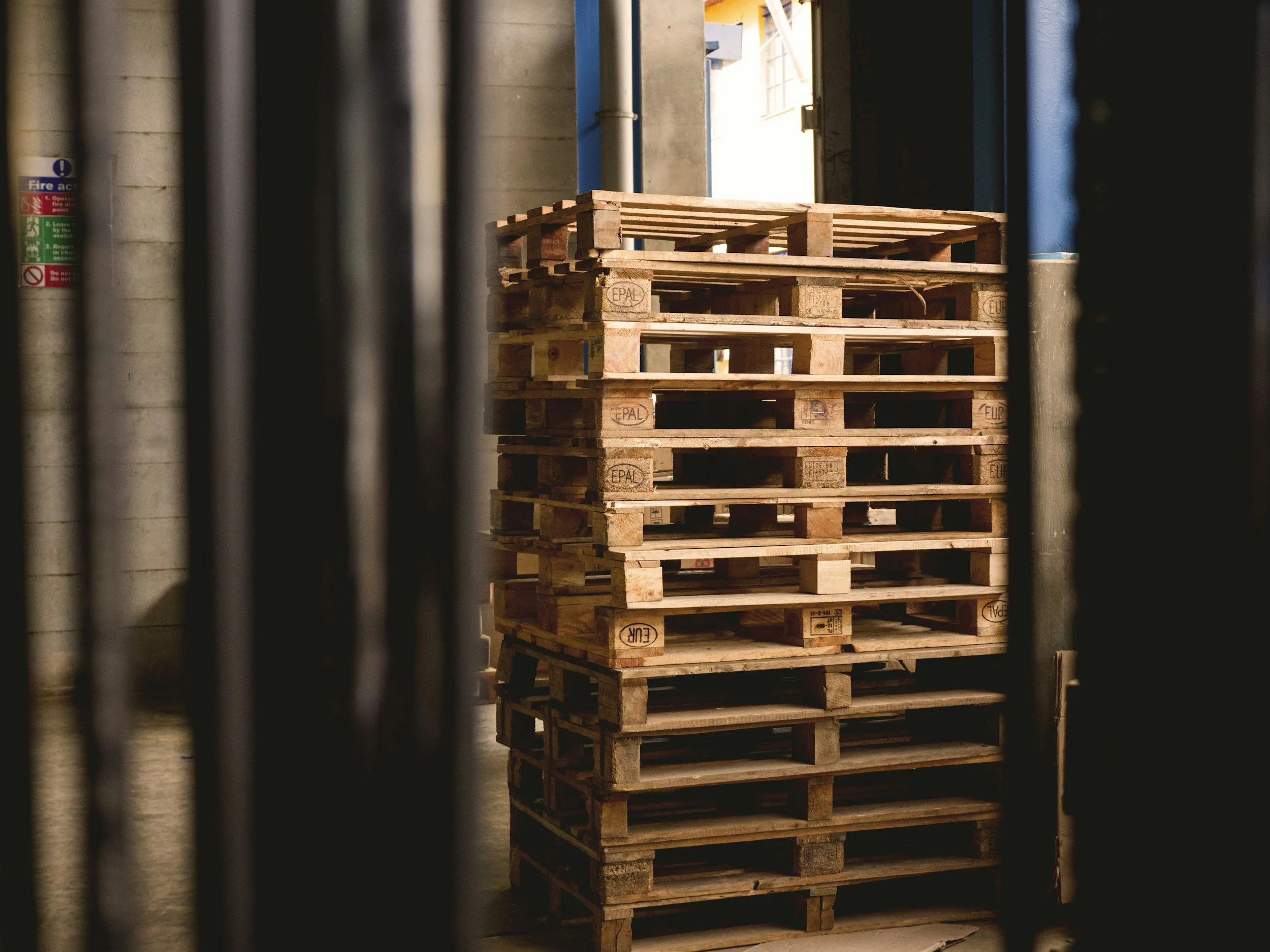 Making things with Pallets - Pallets are incredibly versatile sources of wood and can be re-purposed in a great many different ways. Using a pallet breaker and simple hand tools, we’ll be making useful items from unwanted pallets.