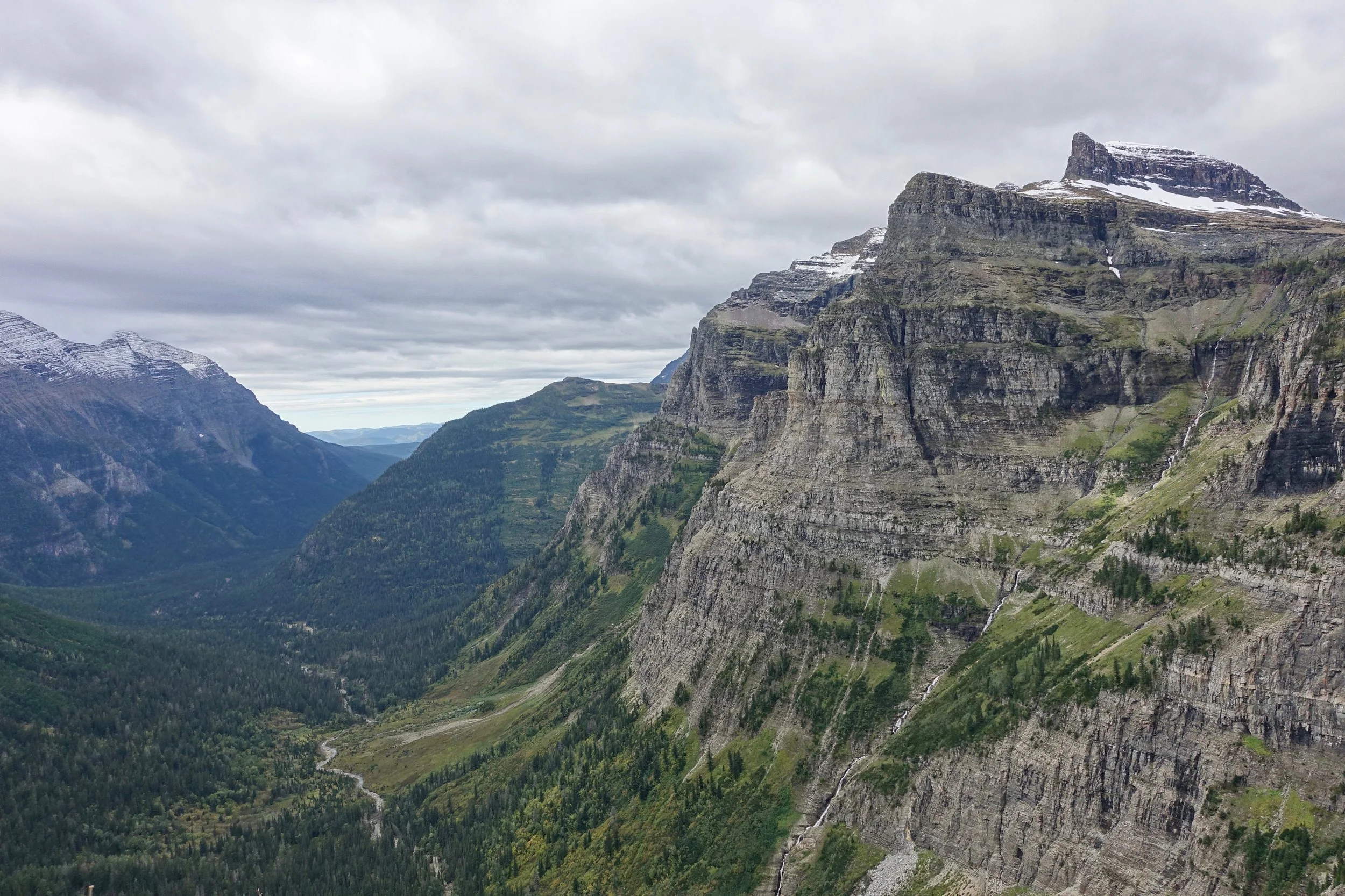 Approaching Hole in the Wall on the trail