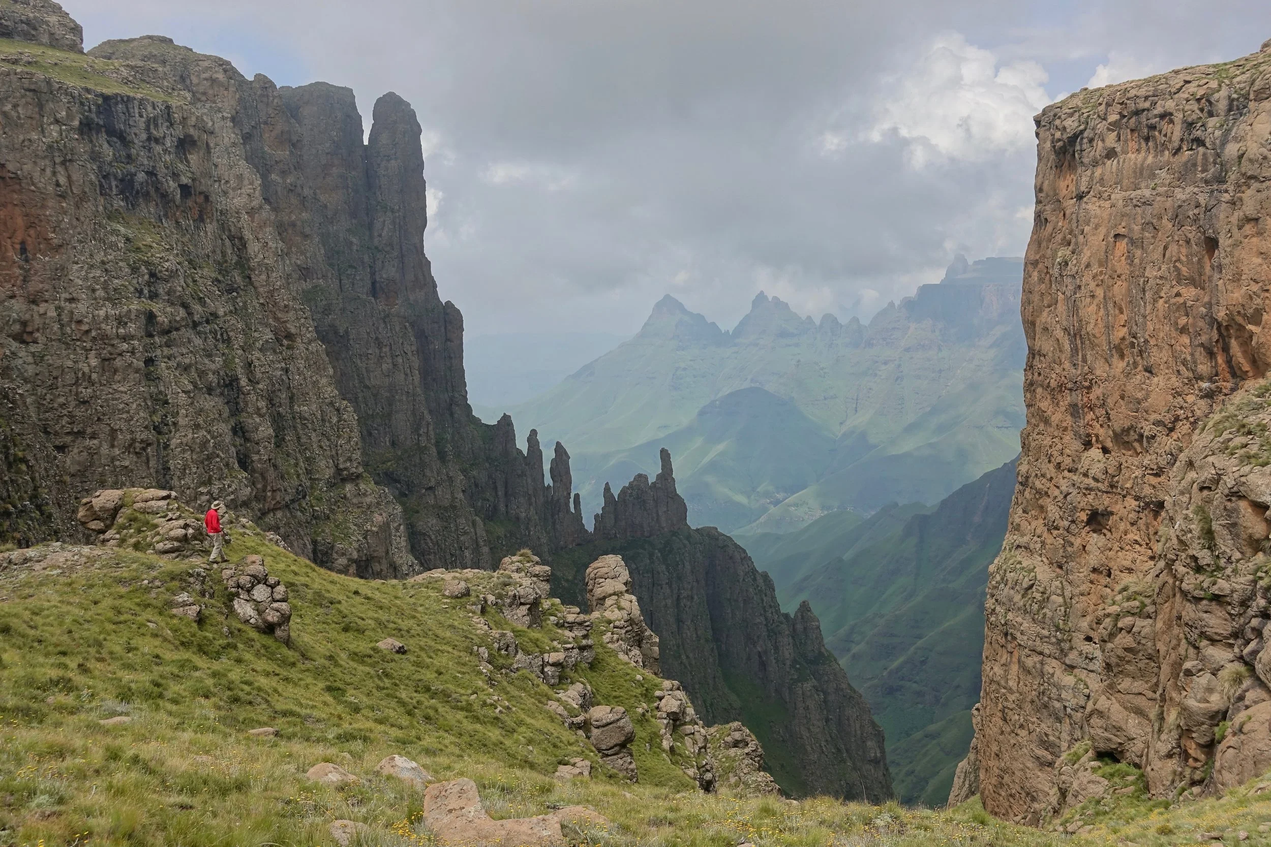Fangs pass hike in Drakensberg mountains South Africa