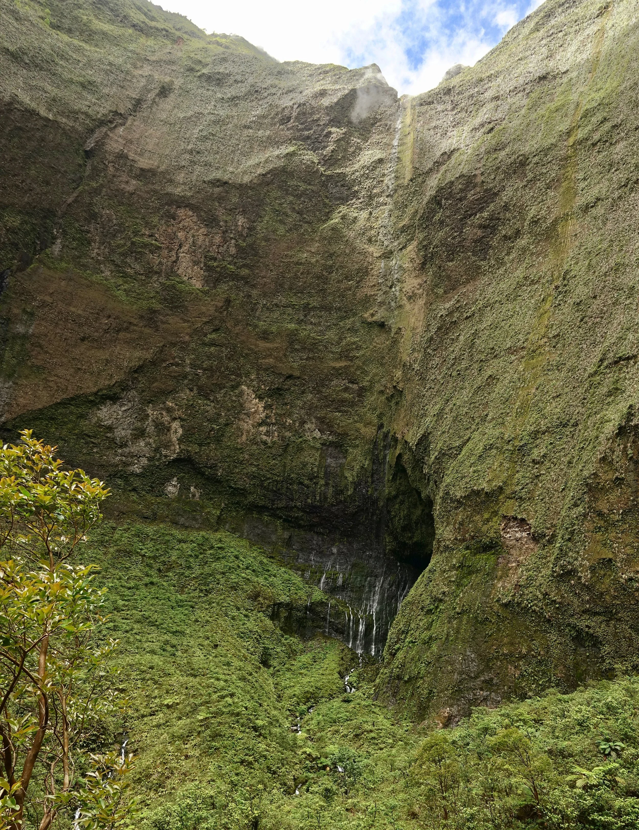 First view of the Inner Sanctum of the Blue Hole hike in Hawaii