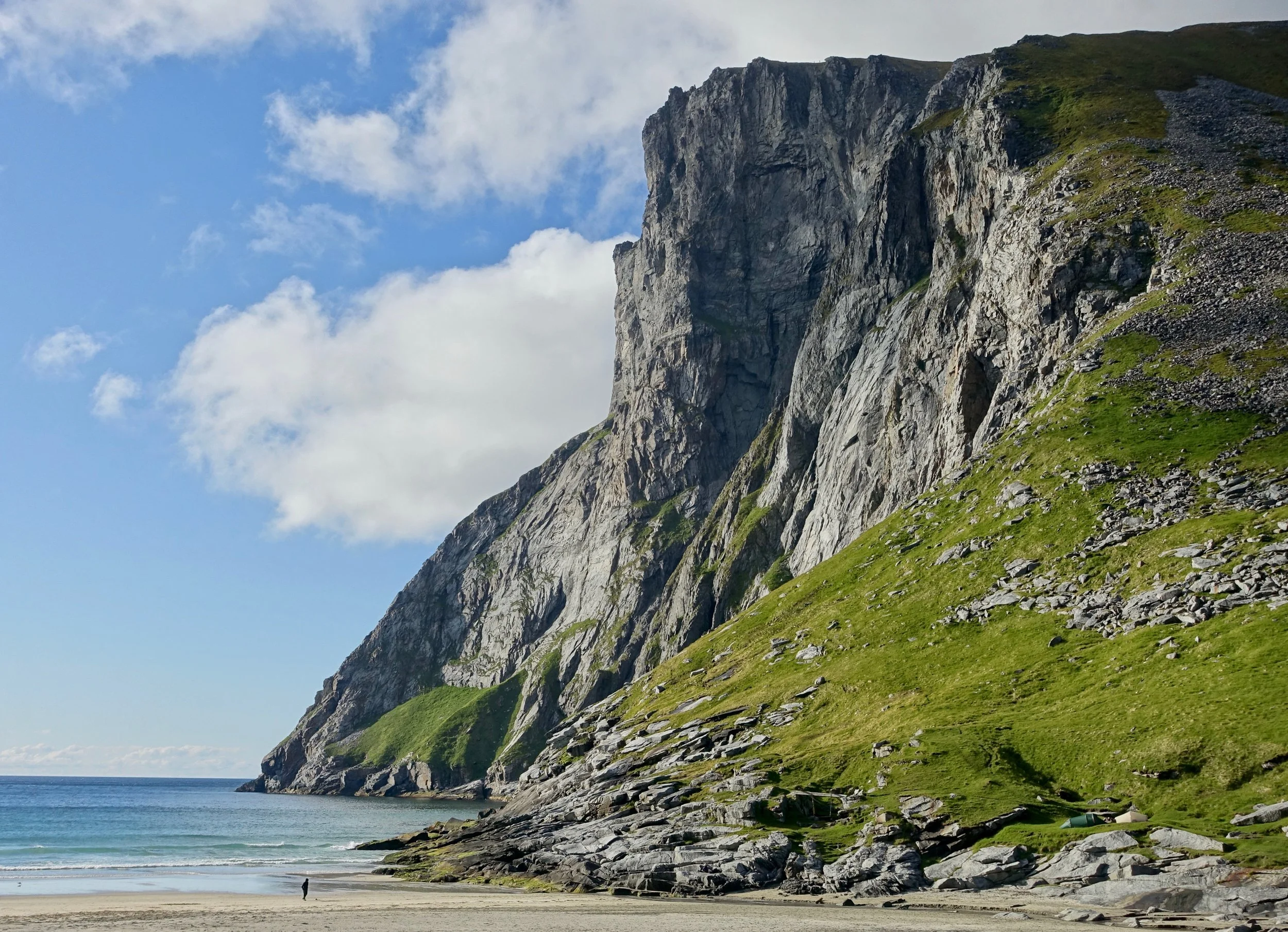 Kvalvika beach hike in Lofoten Norway
