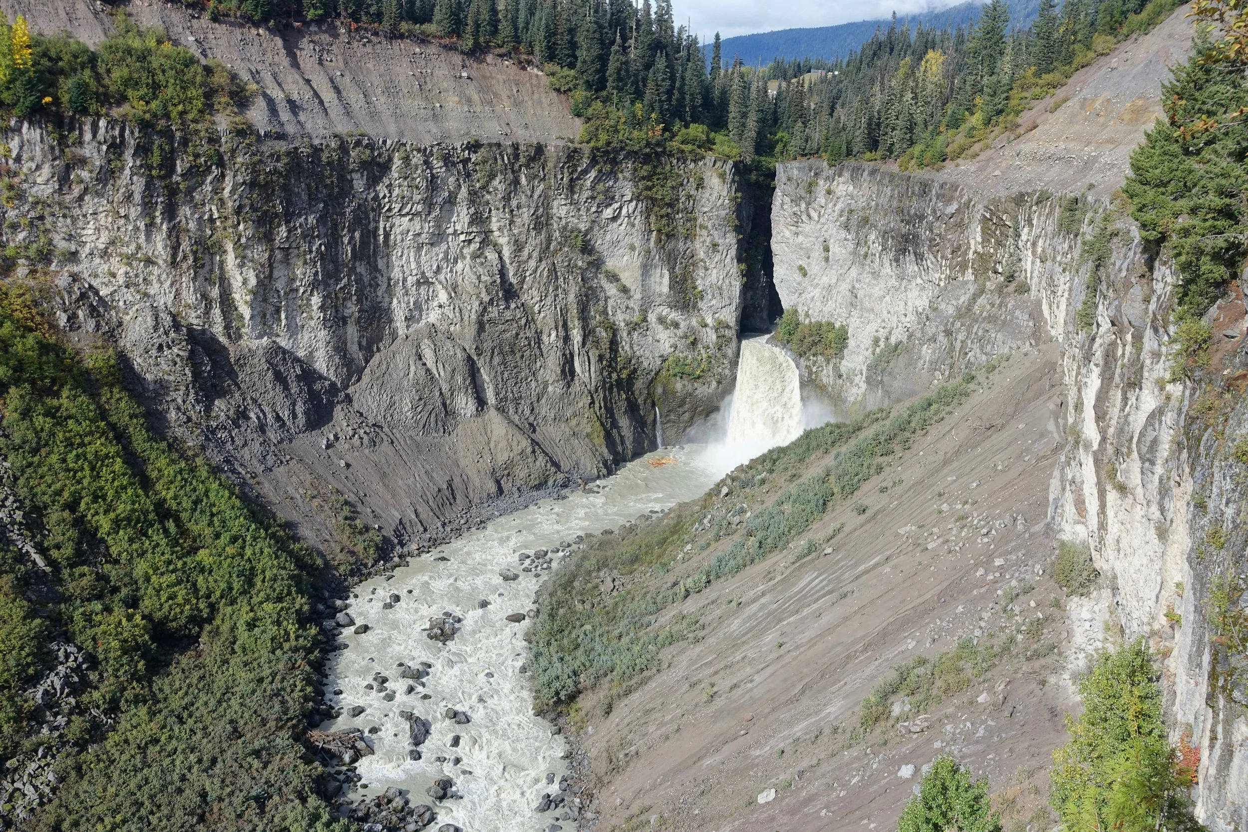 Keyhole Falls hike in British Columbia Canada