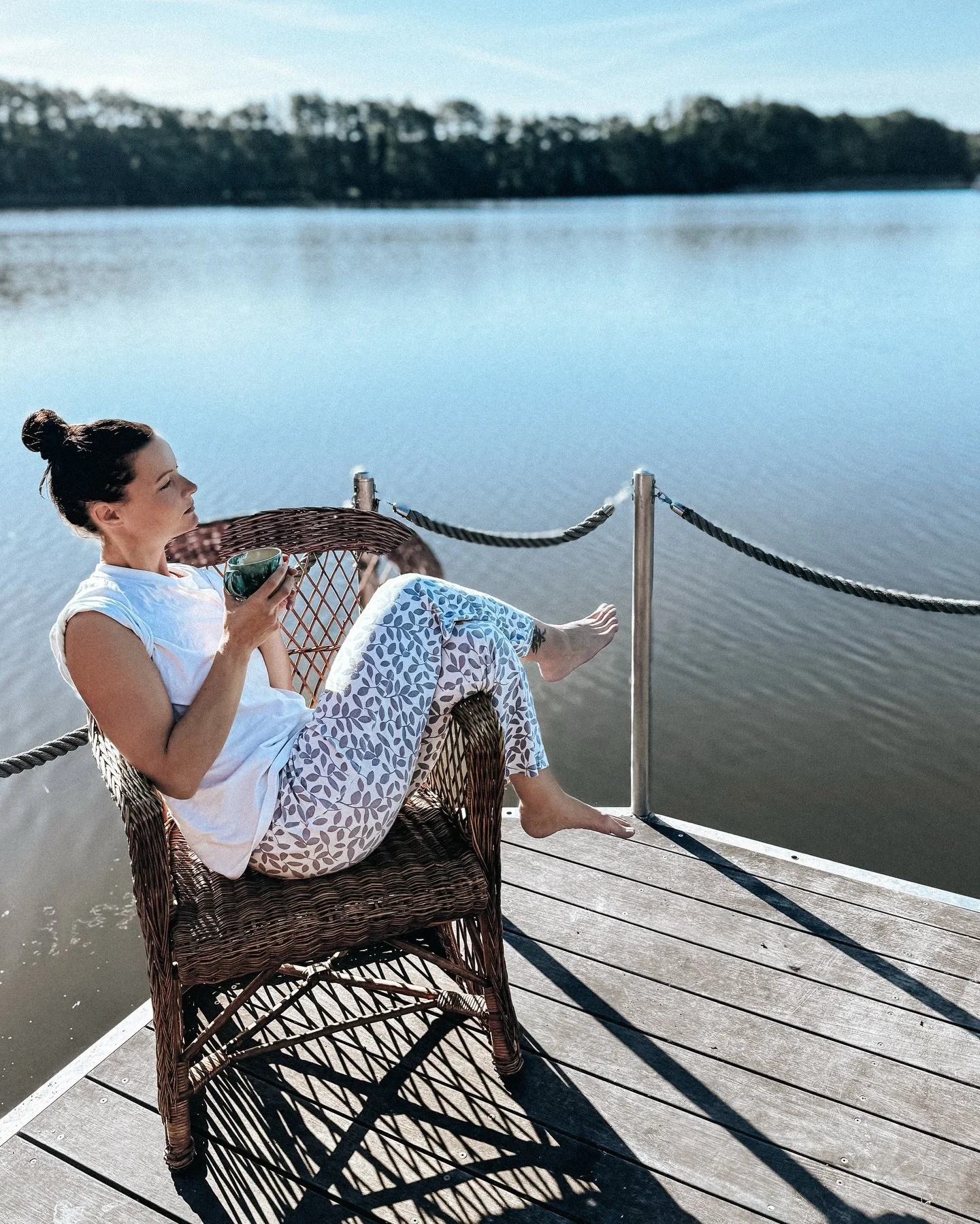 summer home close to berlin.

vormittage am wasser,
kaffee auf dem steg
und ton an den h&auml;nden, obwohl ich eigentlich pause machen wollte.

#slowliving
#ceramicstudio
#quietluxury
#artistlife
#interiorinspiration

  ein bisschen summer slowdown a