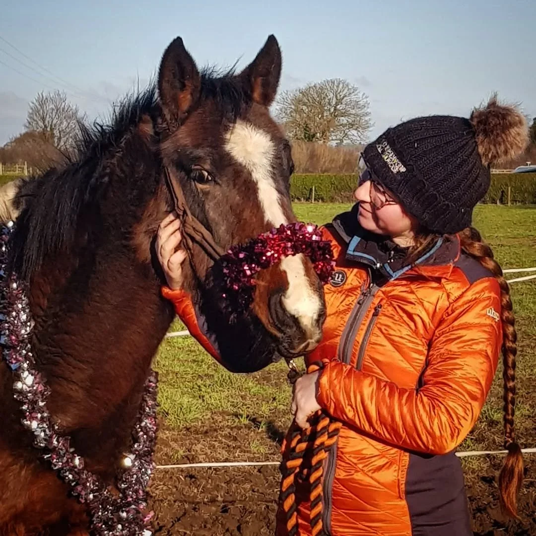 Merry Christmas to all my lovely friends, clients &amp; followers 🥰

I hope the day has brought you joy, and most importantly, left you at least a minute for your ponies 🧡 They might not know what it's all about, but sometimes that minute is the be