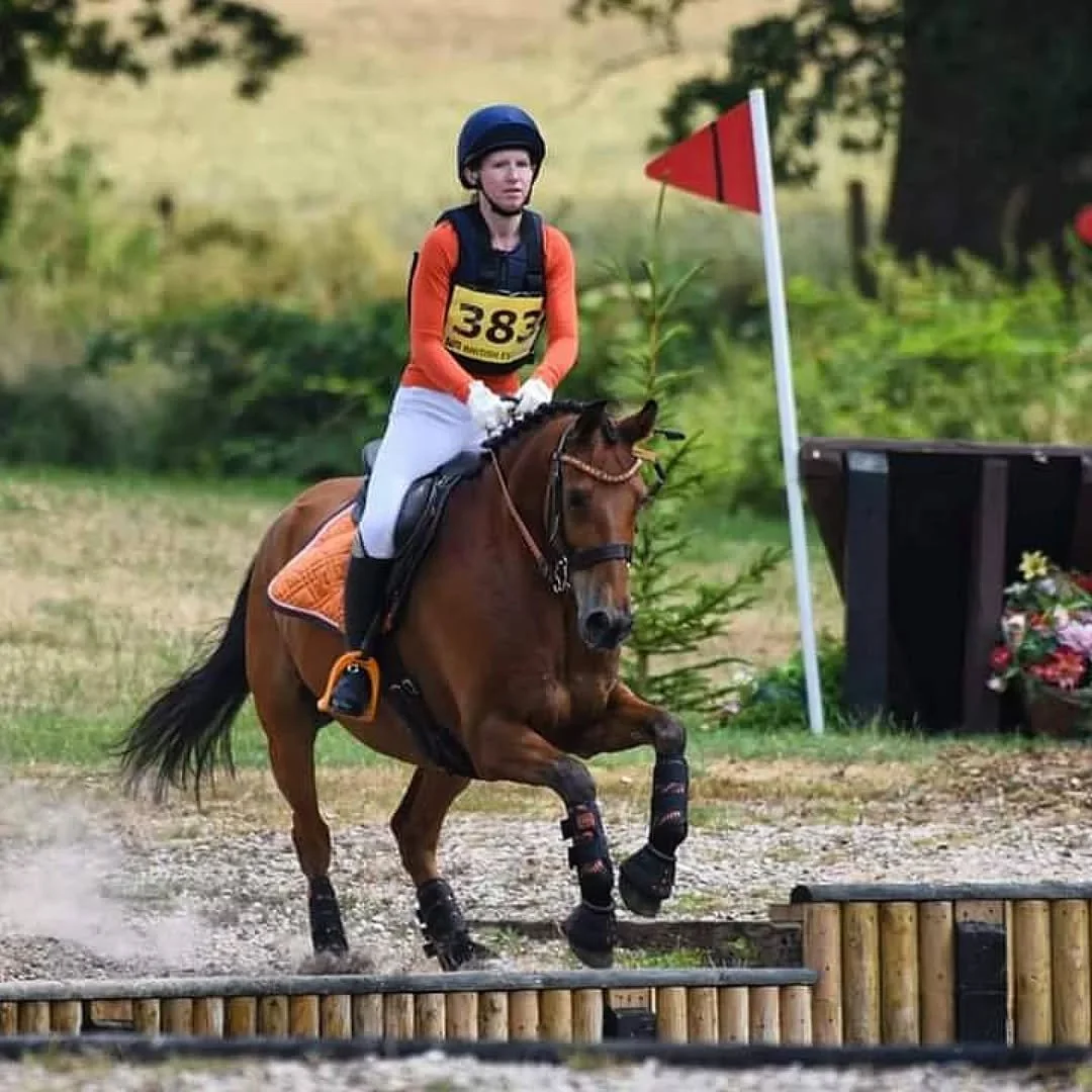 Confidence is a funny old thing, it can slip away from you without you even noticing at first, be that your confidence, your horses, or both.

The little avoidences, work arounds... and before you know it it's turning into a full blown nope, never, n