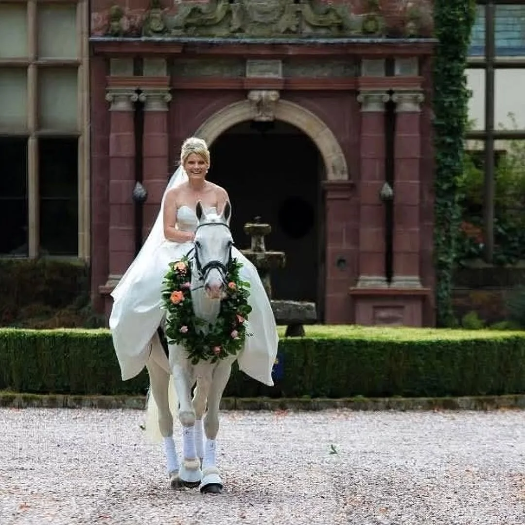 Anyone who knows me well is probably aware that parties make me a smidge uncomfortable, and weddings are definitely coming under that heading. Dressing up &amp; talking about things that aren't horses? Just not in my top 10 skills 😅

However, it's b