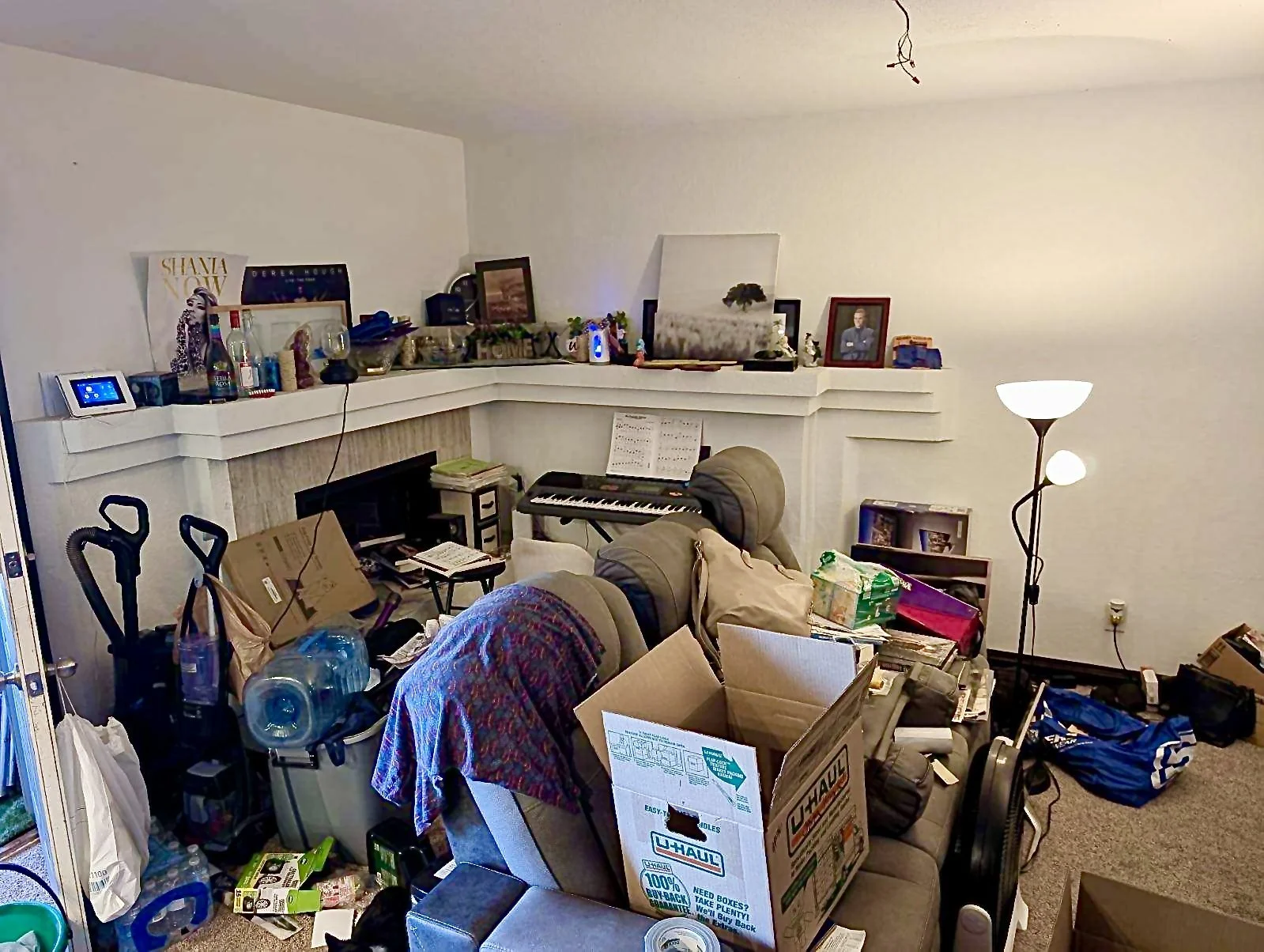 Living Room Before.jpg