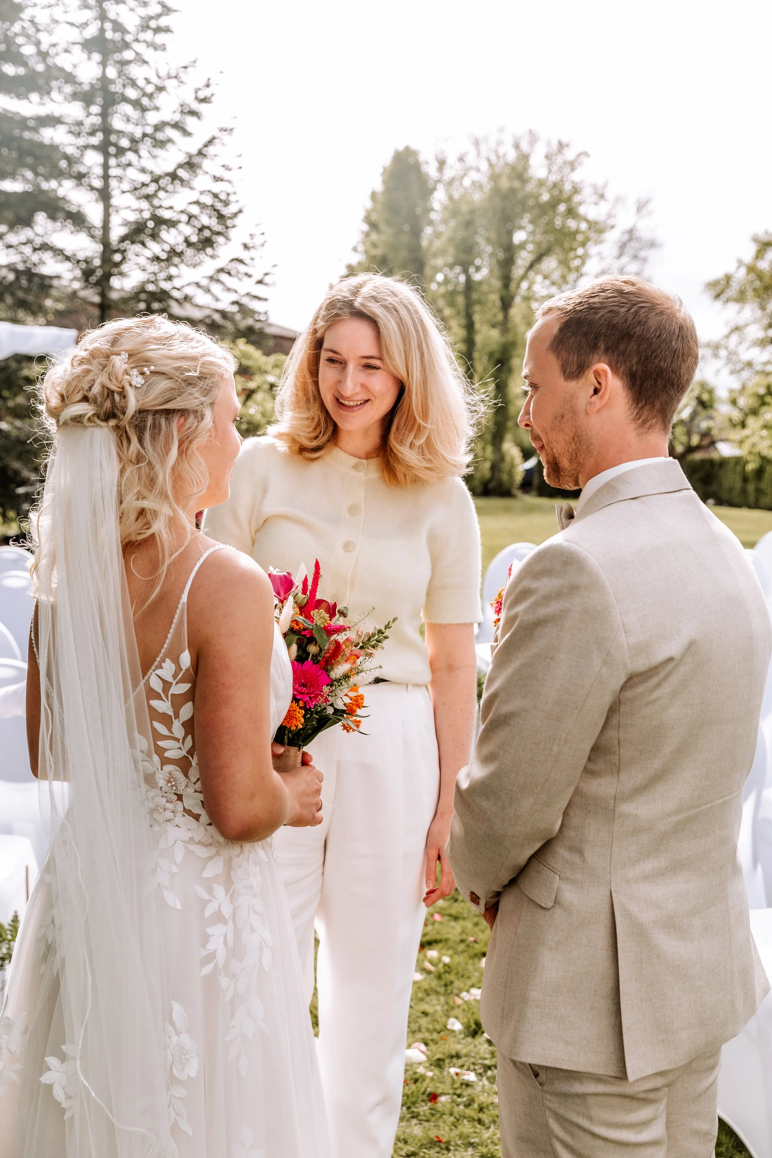 Persönliche musikalische Begleitung bei einer Trauung im kleinen Kreis.