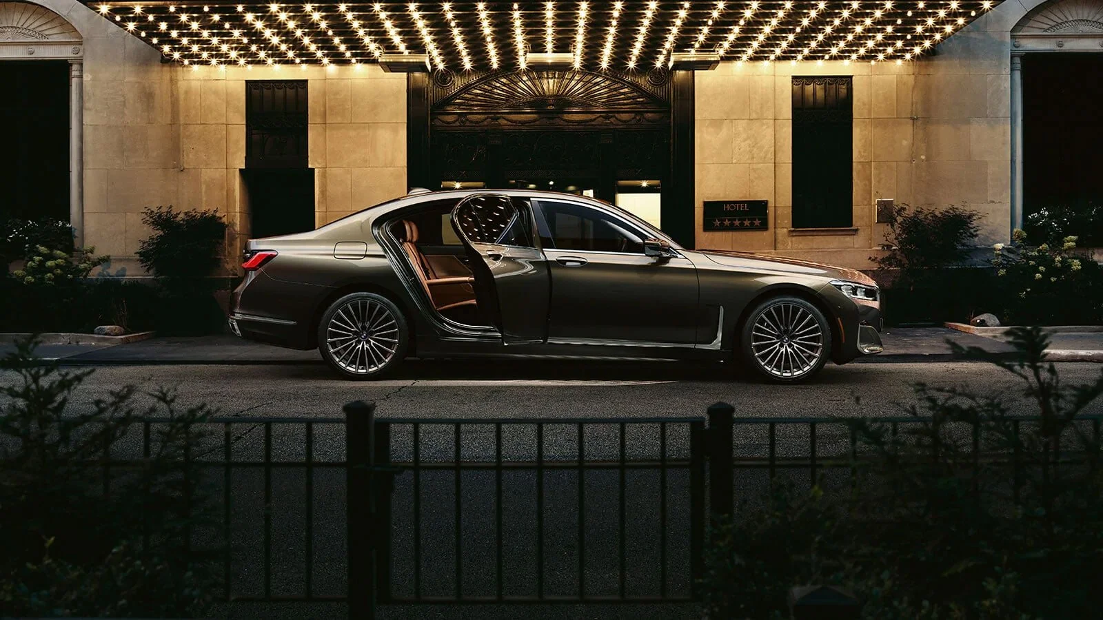 How to Lease a Luxury Car in Los Angeles Without Overpaying?