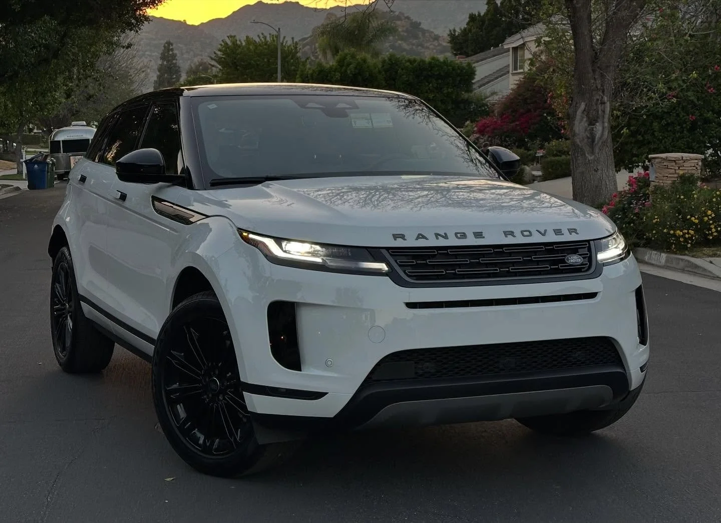 SOLD AND DELIVERED ✅
2026 LAND ROVER RANGE ROVER EVOQUE 
#landrover #rangerover #best #auto #brokers