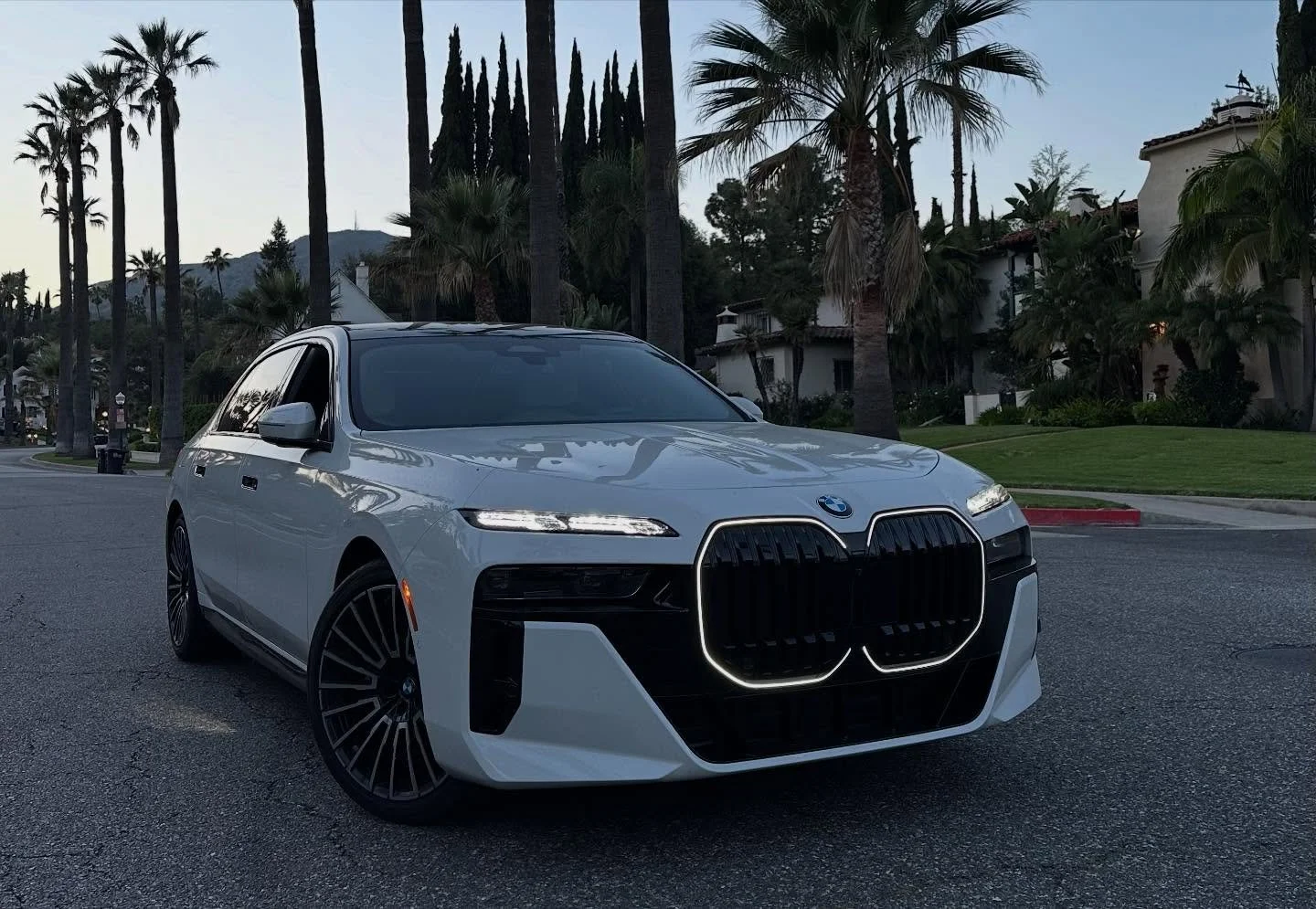 SOLD AND DELIVERED 🍾
CONGRATULATIONS TO OUR CUSTOMER WITH HIS BRAND NEW CAR 
#bmw #7series #best #auto #brokers