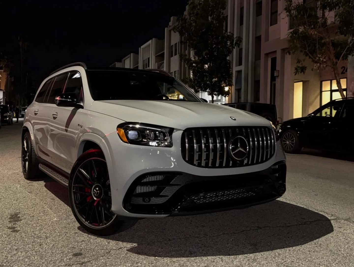 SOLD AND DELIVERED✅
Congratulations to our customer with brand new GLS 63 AMG
#mercedes #amg #best #auto #brokers