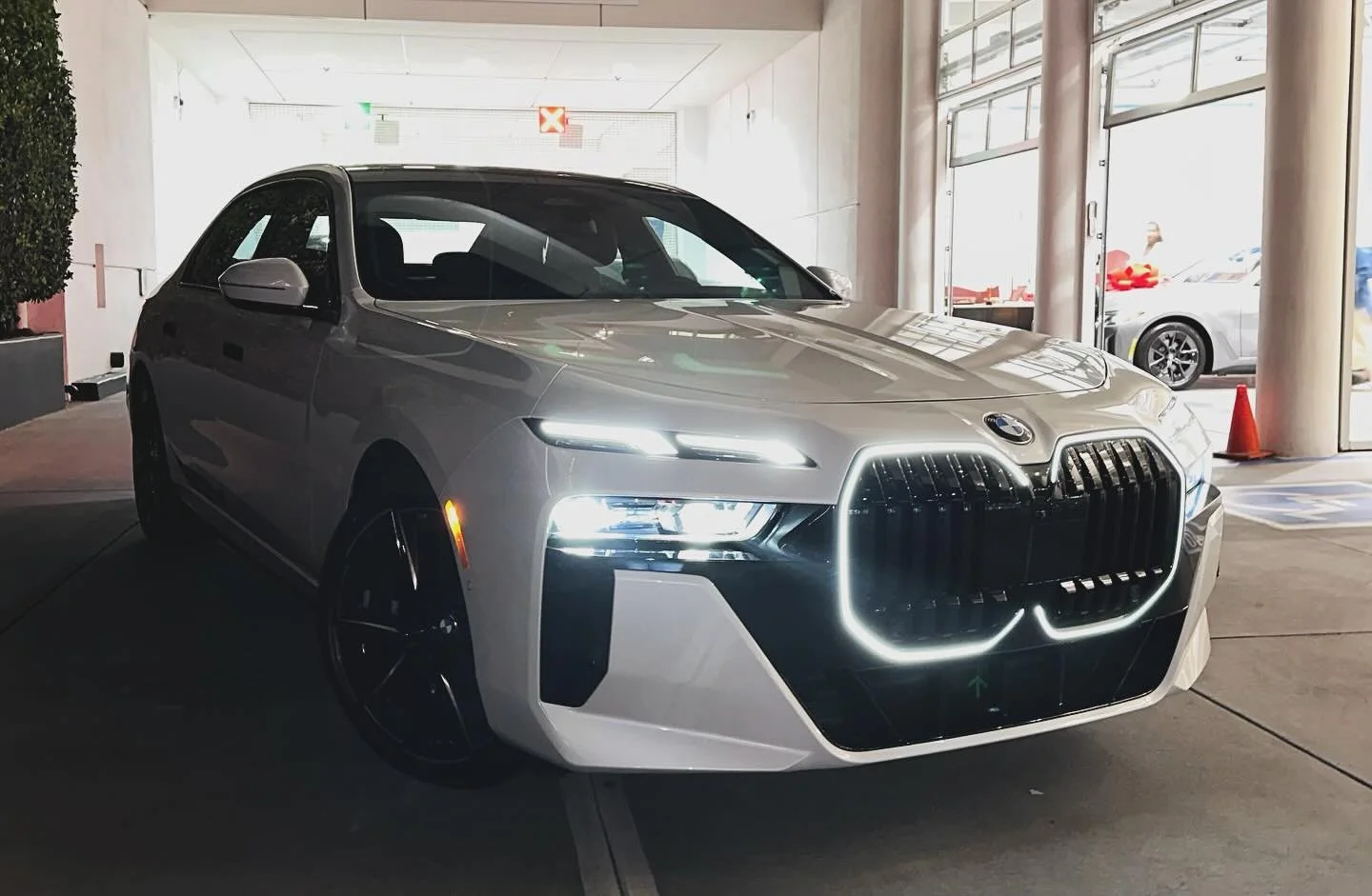 CONGRATULATIONS TO OUR CUSTOMER WITH BRAND NEW BMW 740i 
Beautiful combination white 7 series with mocha interior ☕️
#bmw #7series #best #auto #brokers