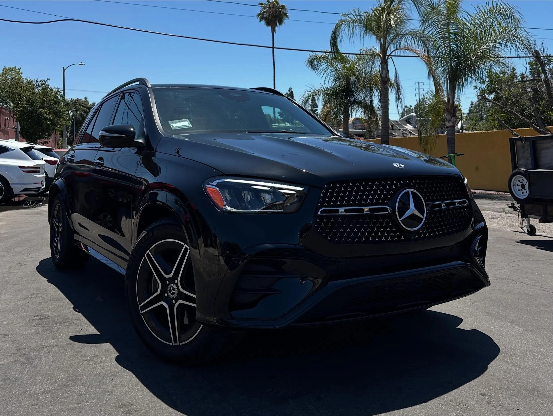 SOLD AND DELIVERED ✅
Congratulations to our customer with brand new Mercedes GLE 350
#mercedes #best #auto #brokers #bab