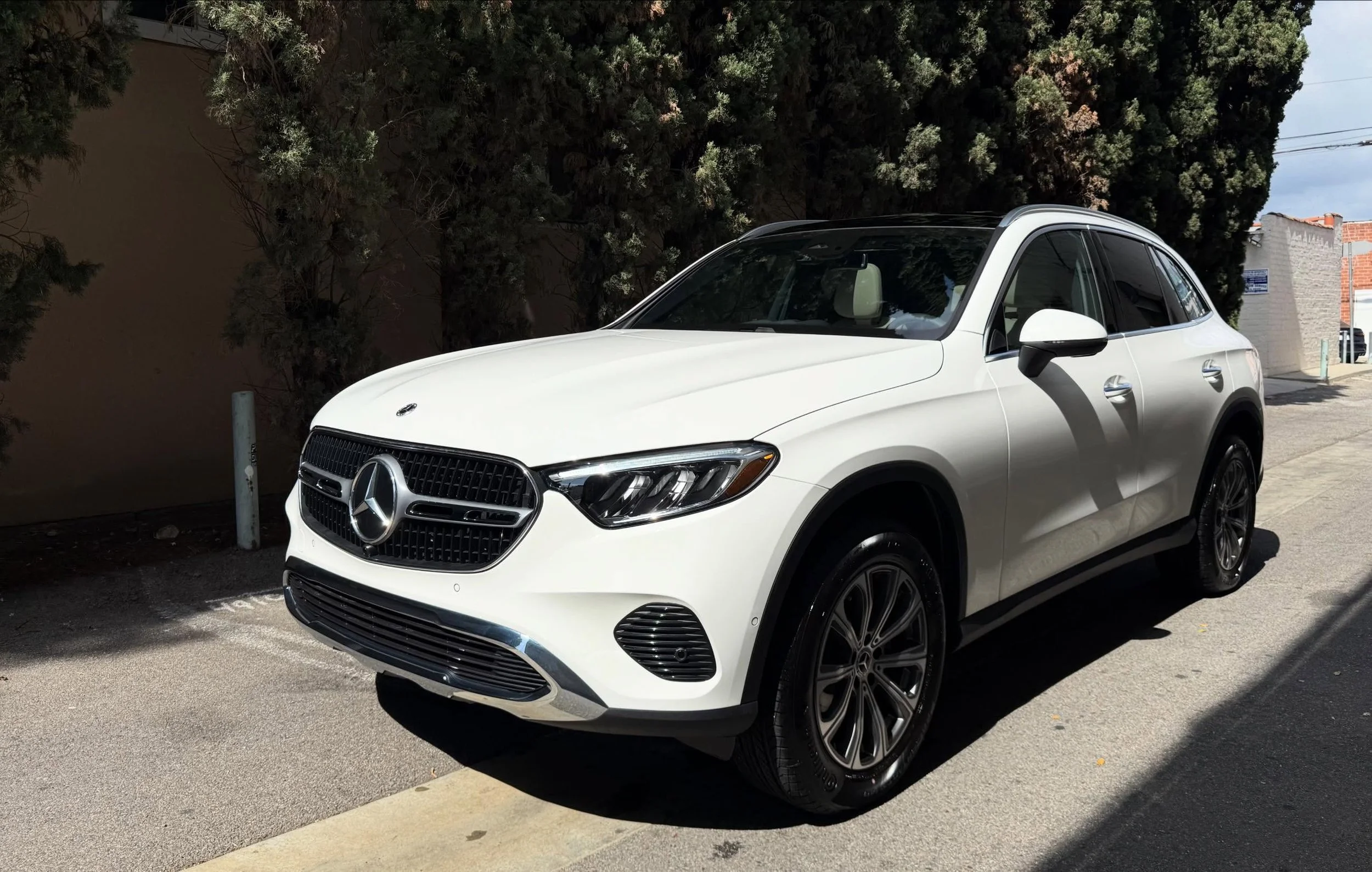 SOLD AND DELIVERED✅
Congratulations to our customer with brand new Mercedes GLC300 🍾
#mercedes #bestautobrokers #la #bab