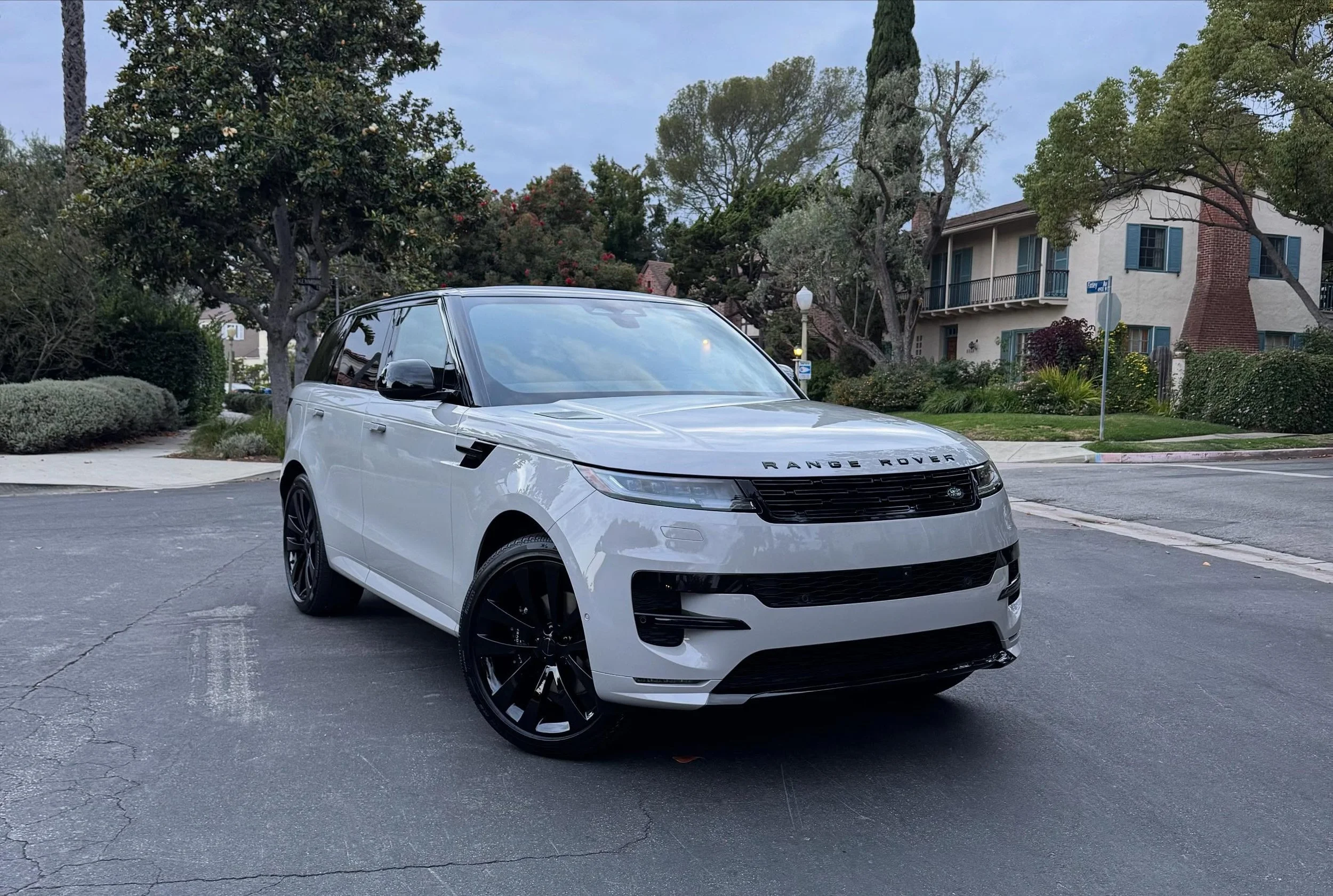 SOLD AND DELIVERED ✅
Congratulations to our customer and his wife with this beautiful birthday surprise 🥂🍾
#landrover #rangerover #sport #bestautobrokers #bab