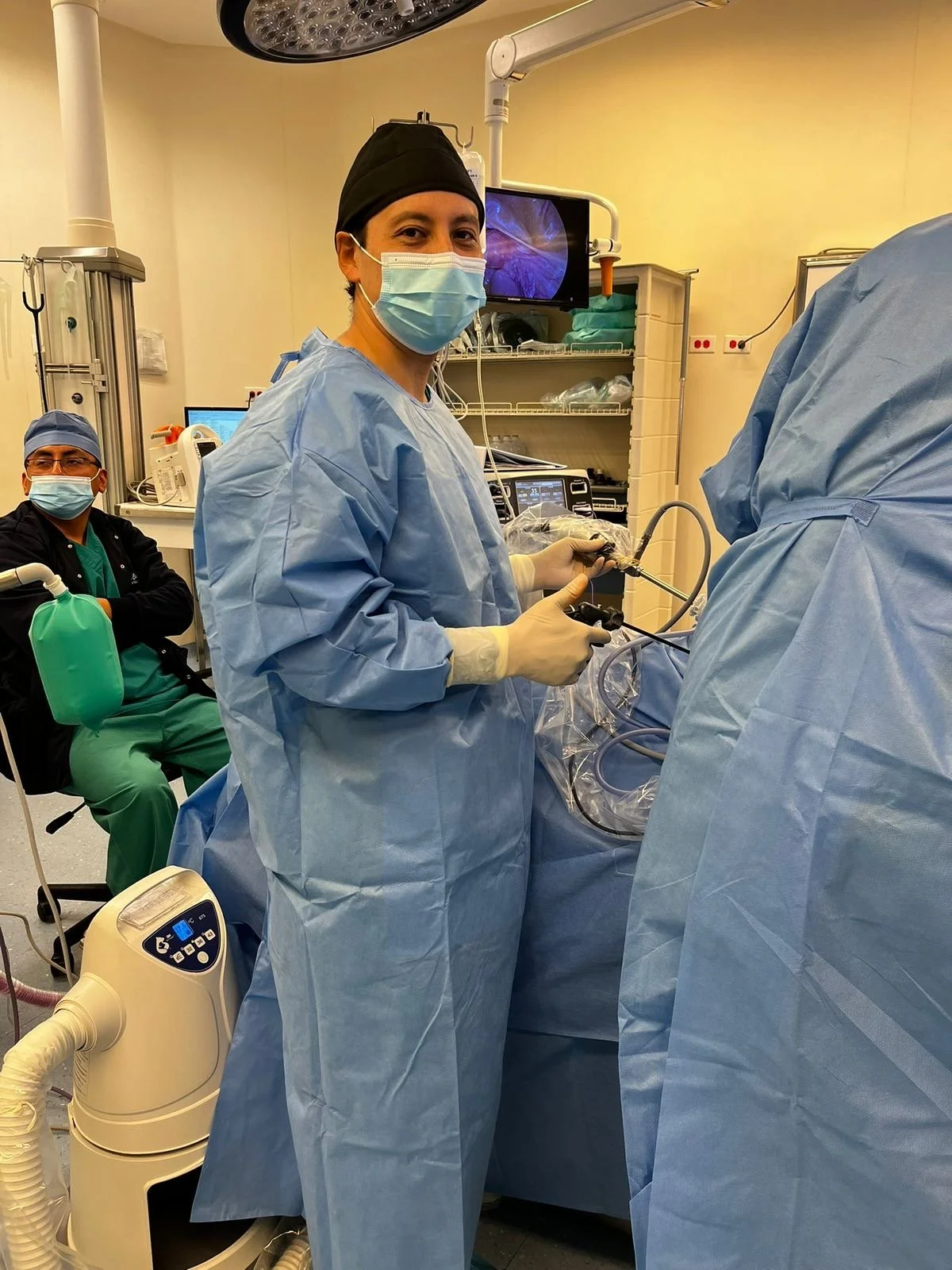 Dr. Augusto Cam: precisión quirúrgica, ciencia y liderazgo en la transformación de la salud femenina