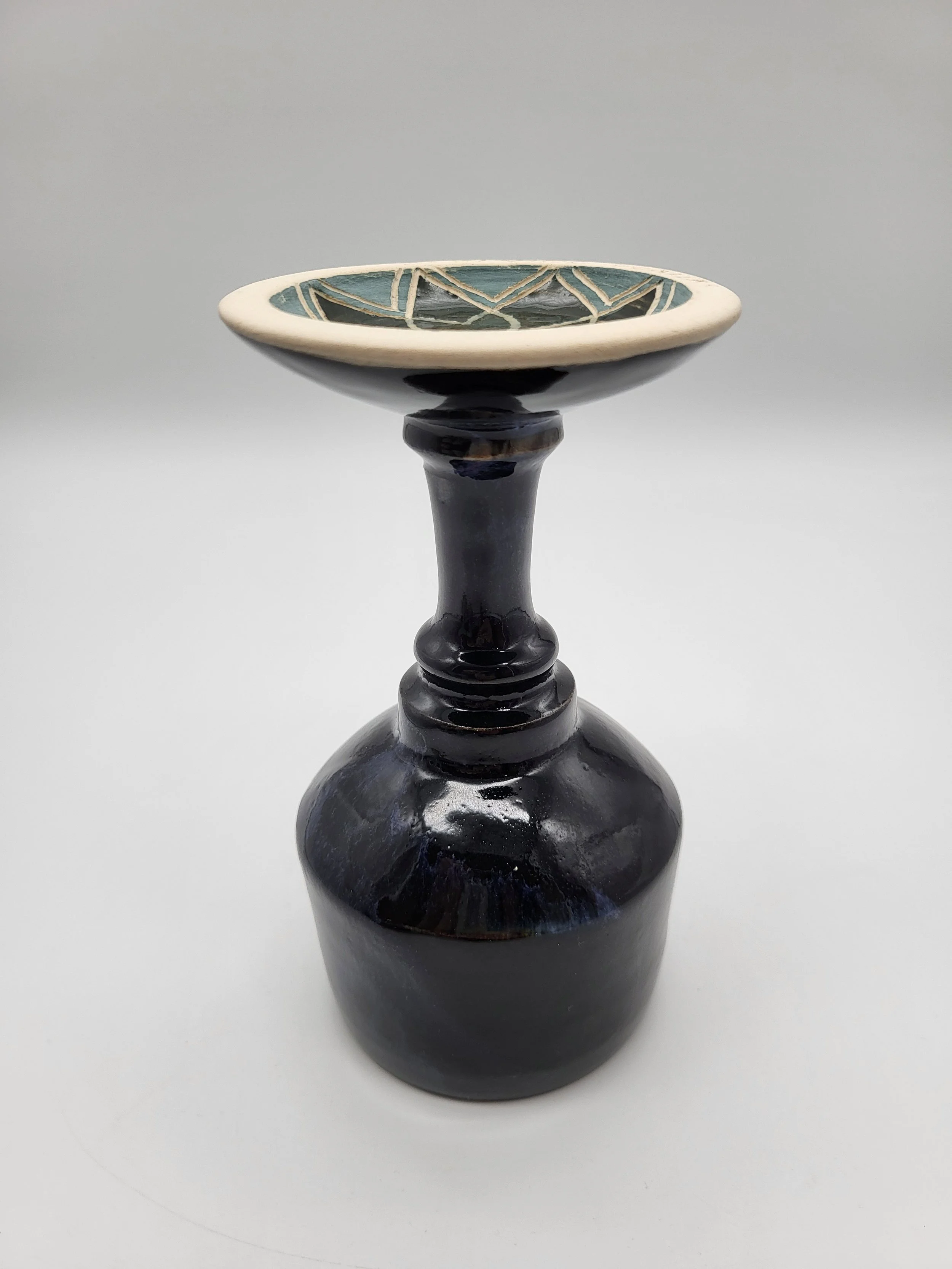 Calice 6 Libre-Argile noir et violet petit  mandala vert 05.jpg