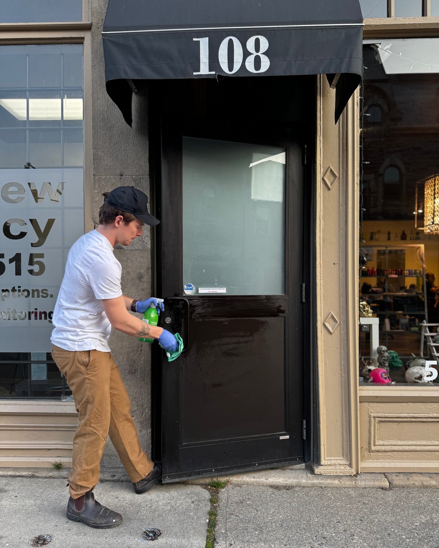 Spread the word, there's new cleaners in town🫧

We care about maintaining welcoming atmospheres for the people in our community and the local businesses of Wellington County. 

Move-in, move-out's
Building maintenance
Office spaces &amp; more!

Foll