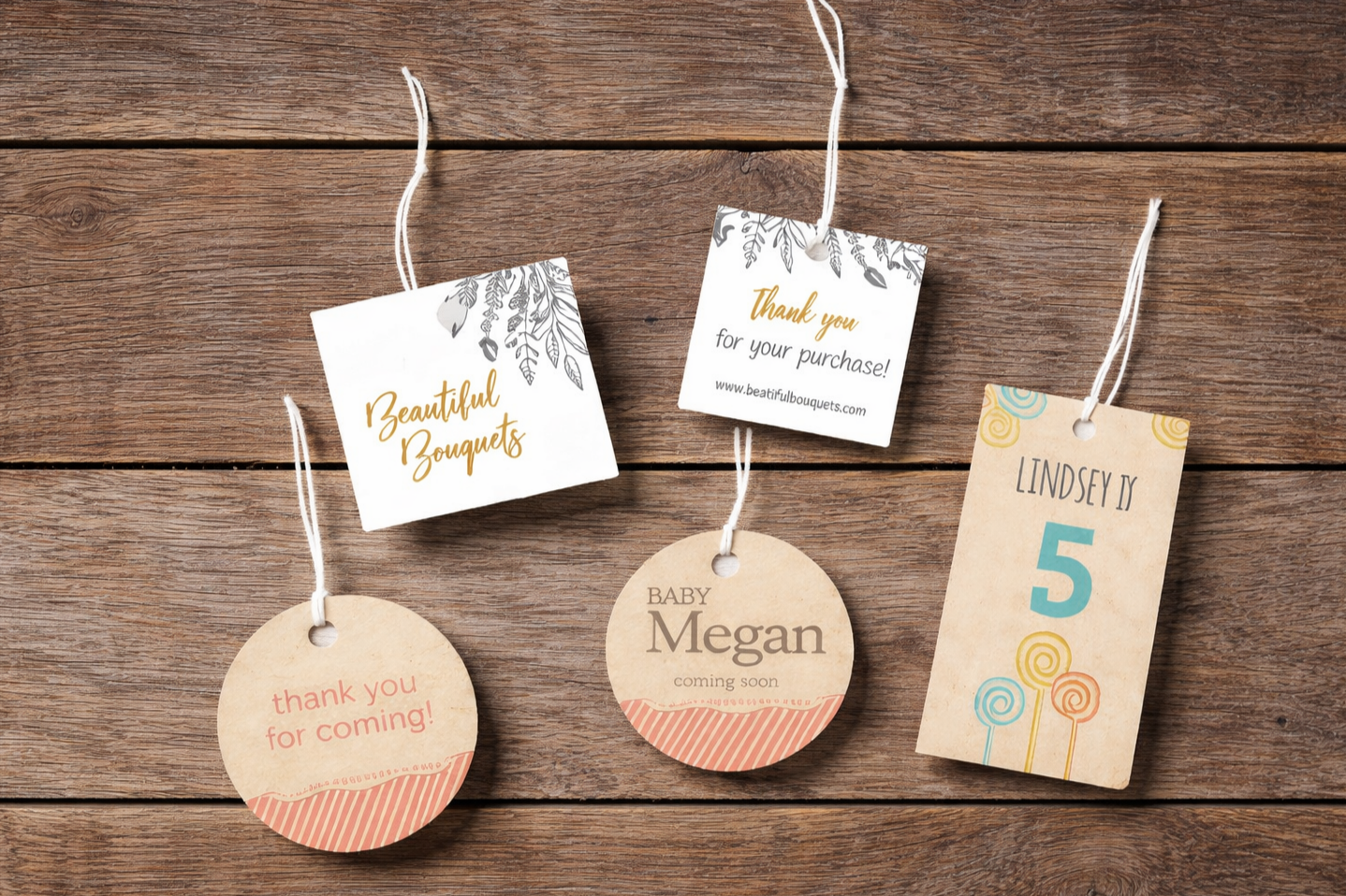 Gift+tags+on+rustic+background.png