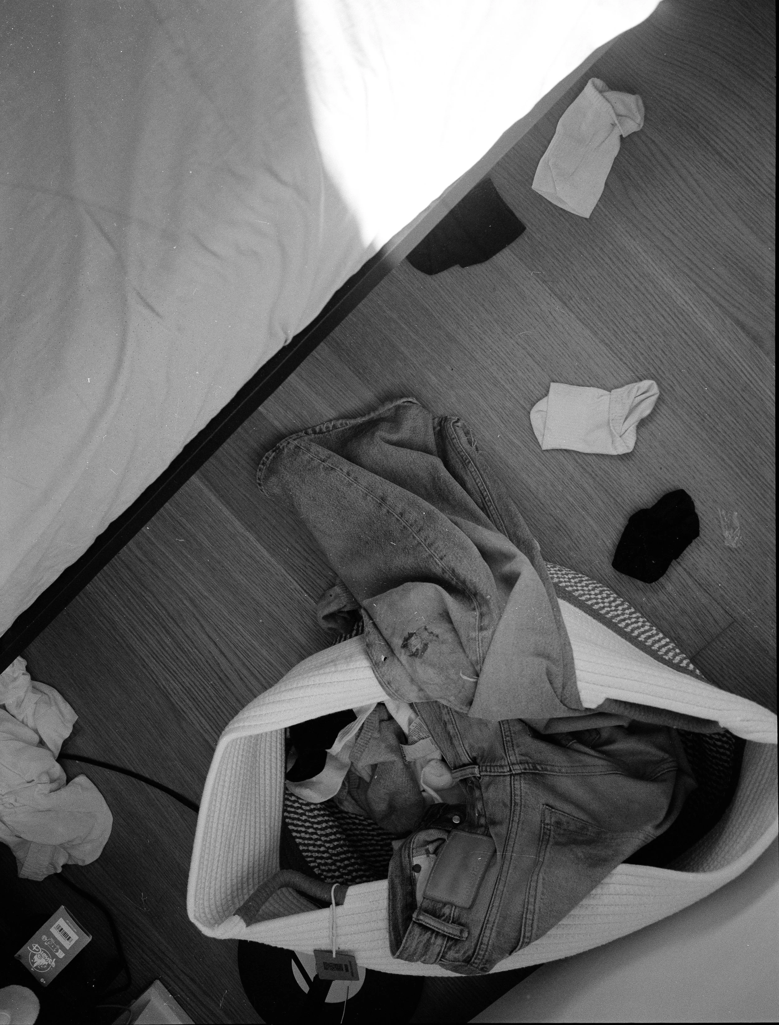 Dirty laundry, Silver gelatin film