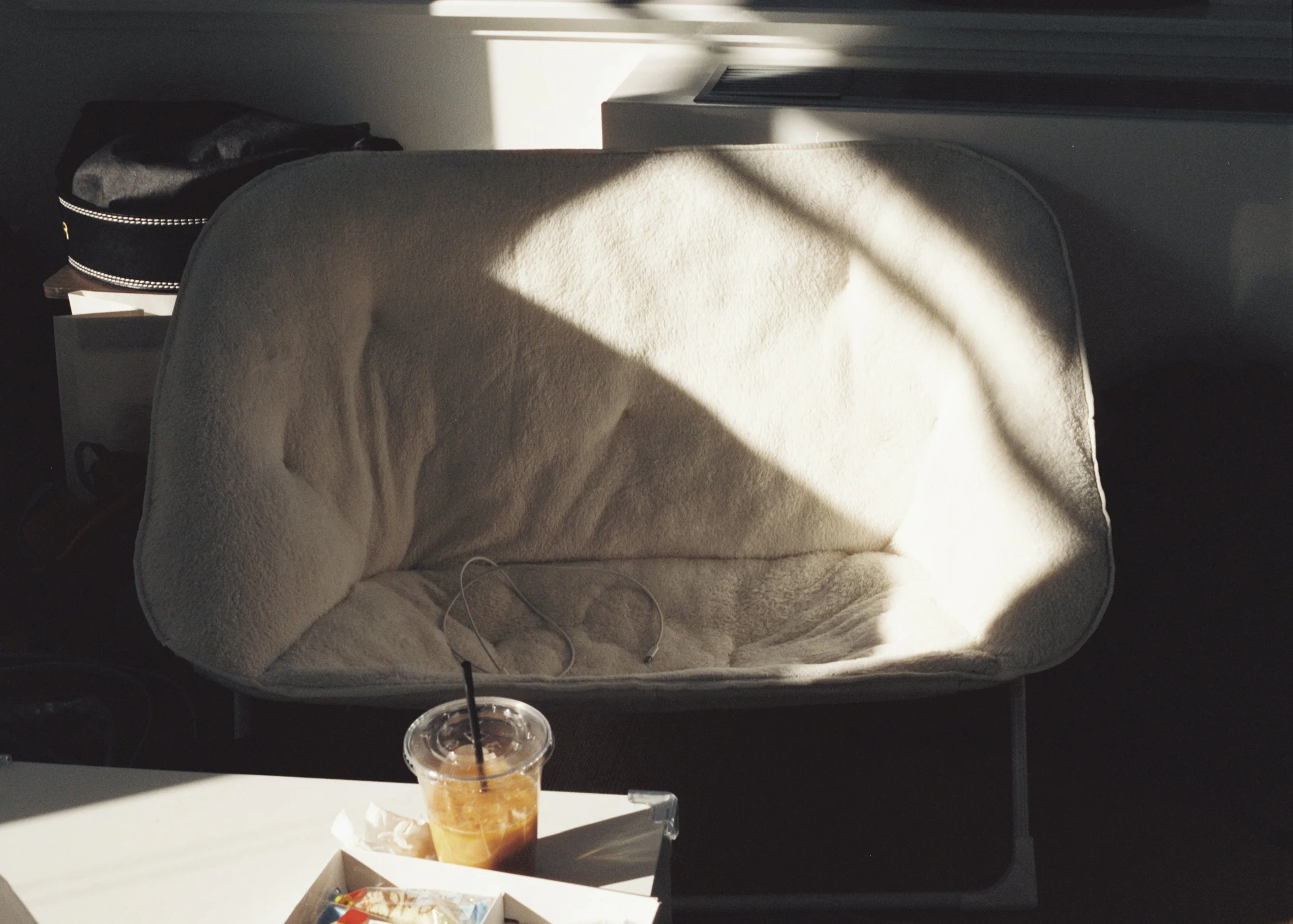 Sofa, Chromogenic film