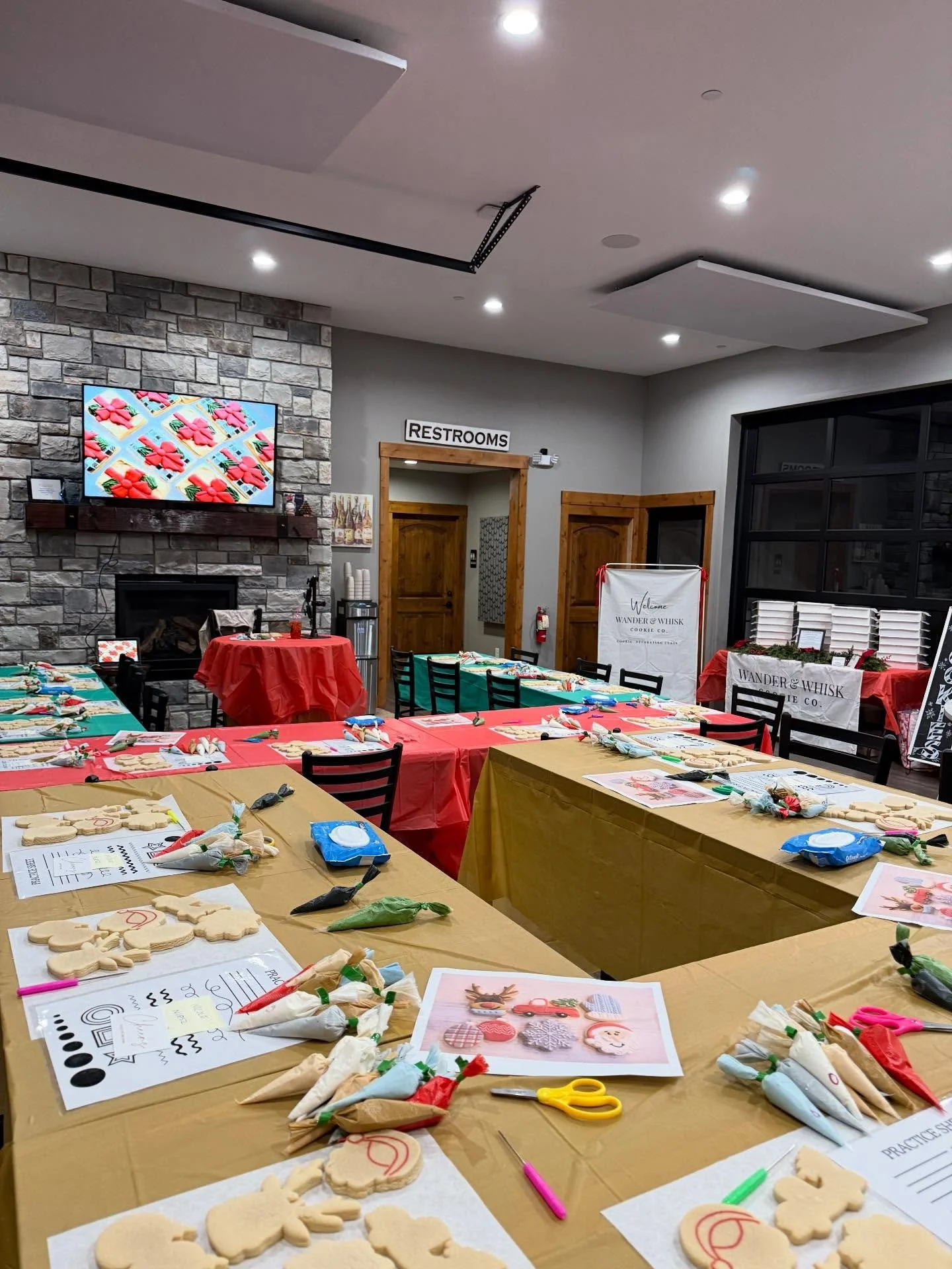 An amazing two-night special Christmas cookie class at Columbia Ridge Winery! 🎄🍪
Night 1: Public cookie decorating fun
Night 2: Private corporate celebration 🎅
Thank you to everyone who joined us to learn, decorate, and create beautiful cookie mas