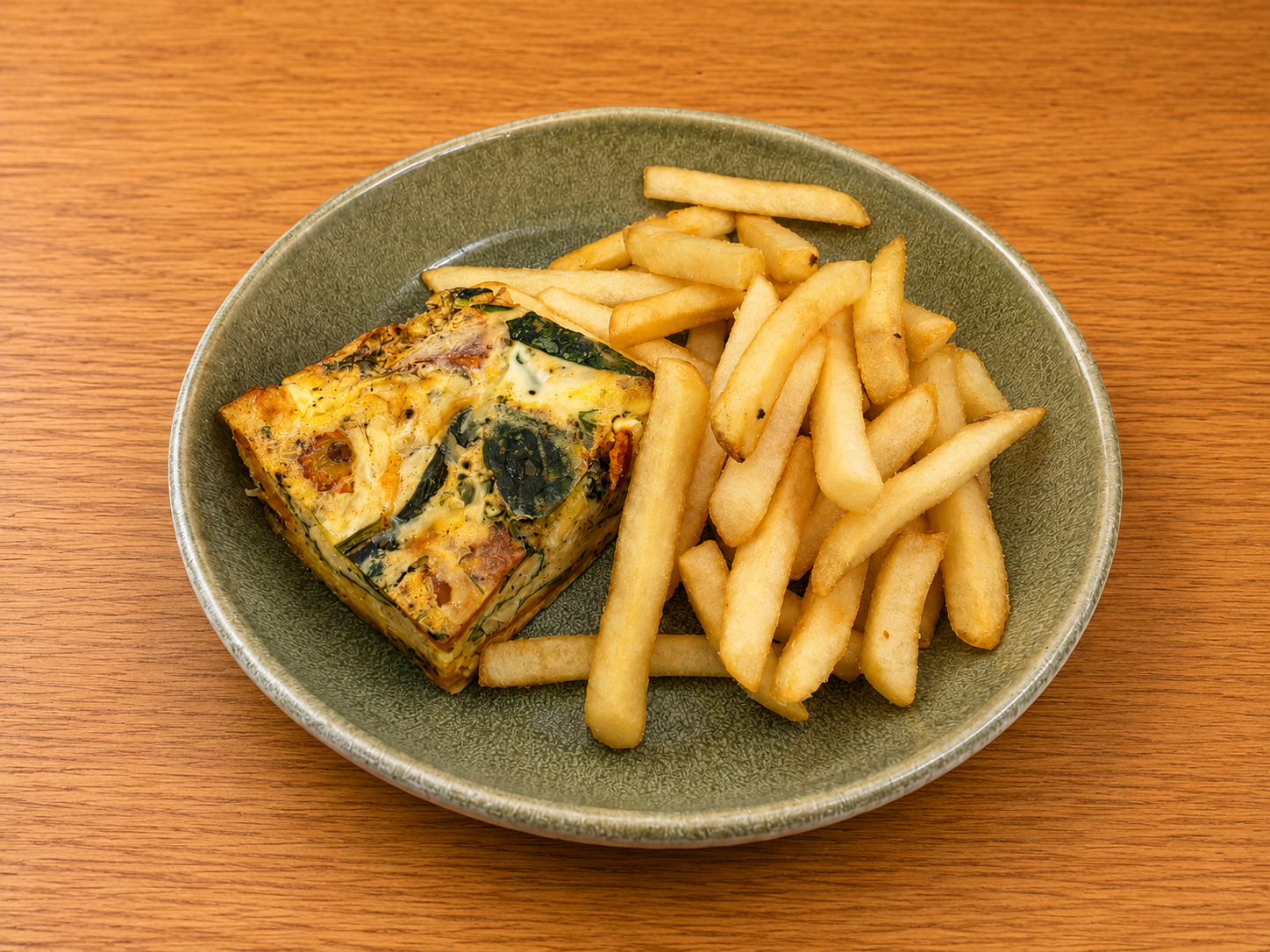 Quiche and chips from Welcome Stranger Cafe & Bar. Cafe on Kangaroo Island. Cafe near Seal Bay. Food on Kangaroo Island. Where to eat on Kangaroo Island. Where to eat near Seal Bay.