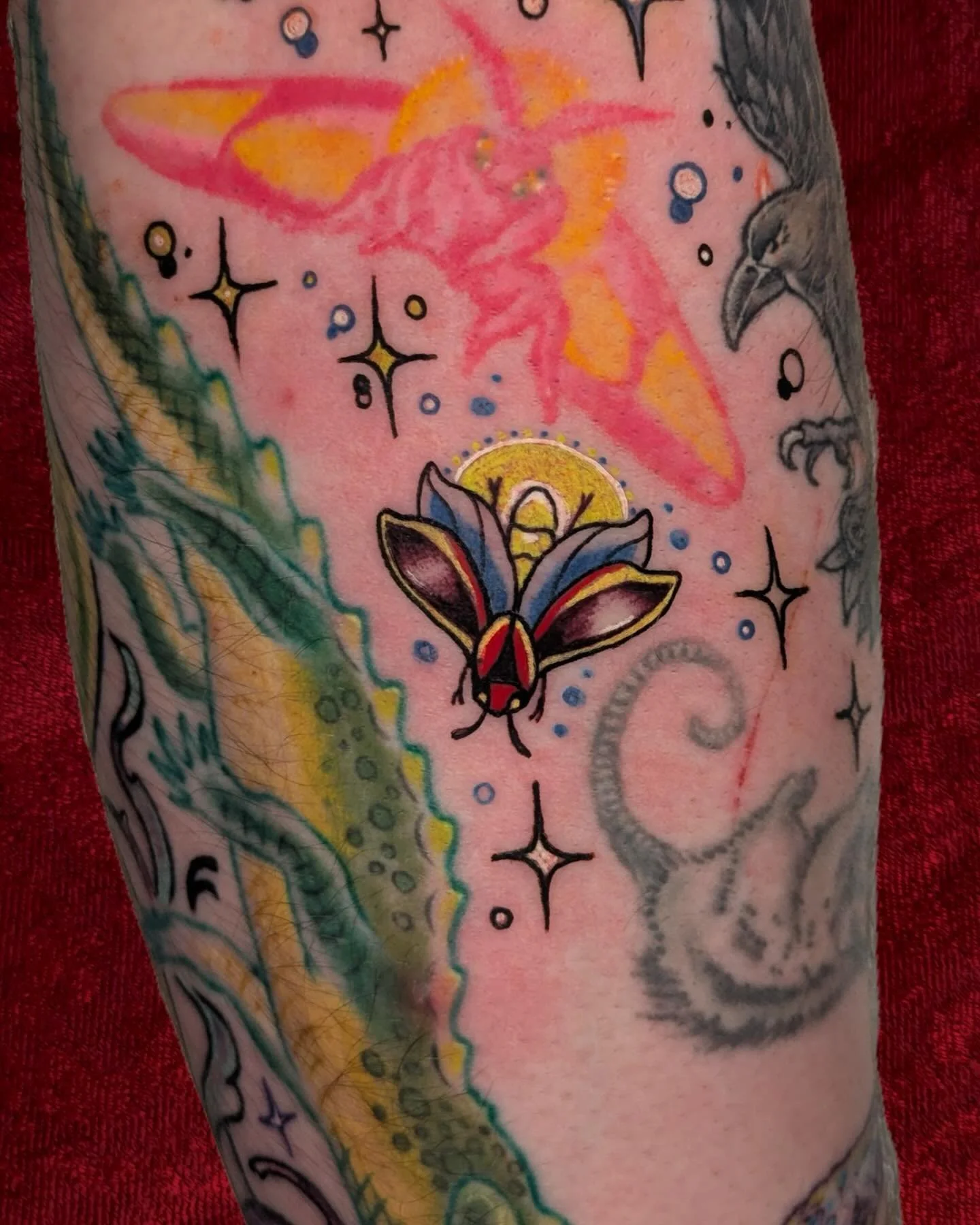 💡firefly filler for jake🌟
*surrounding work not done by me*
&bull;
Booking 4 May + June!
email me at folkfigment@gmail.com to schedule 🌟

#folkfigment #fillertattoos #bugs