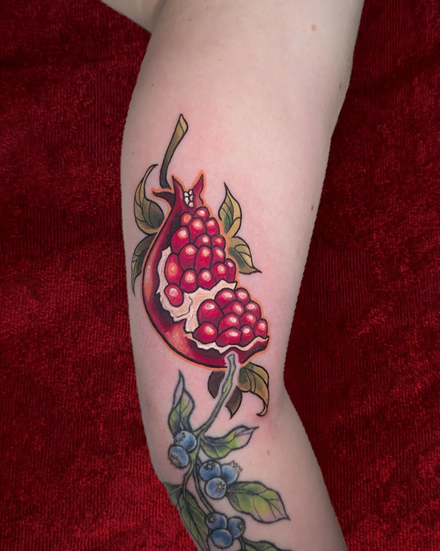pomegranate for alexis🌿
So happy the sun is out and the world is green again🌞🌱
&bull;
Booking for May + June! 
🌟folkfigment@gmail.com🌟