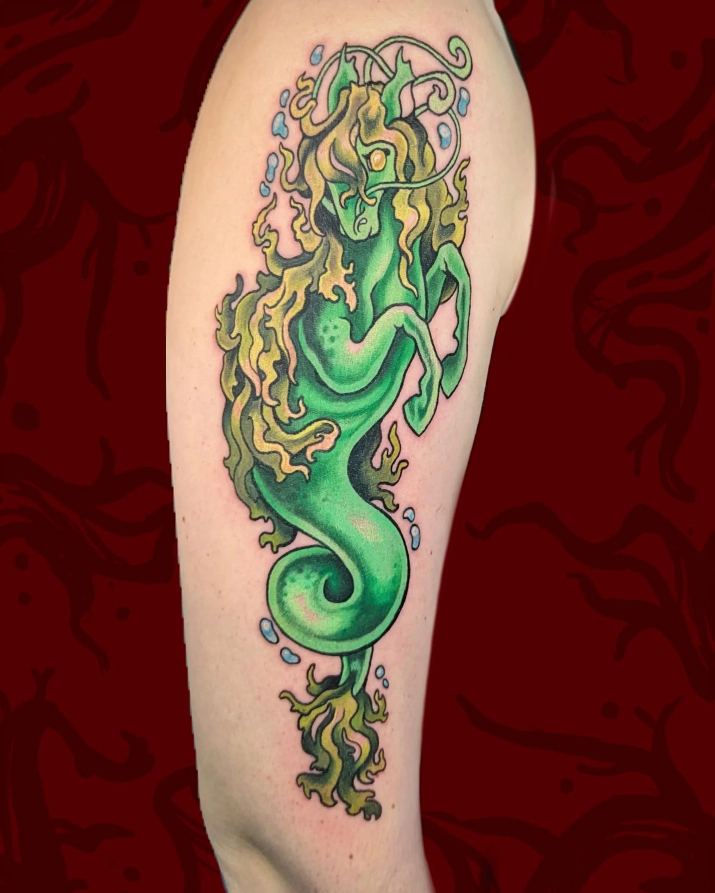 Kelpie from my flash🌿🌊
&bull;
Thank you so much @kinetic.__.ly for giving this critter a home&hearts;️

I would absolutely love to do more creatures from your favorite folktale!
Booking for July + August! 
Email folkfigment@gmail.com to schedule 🌟