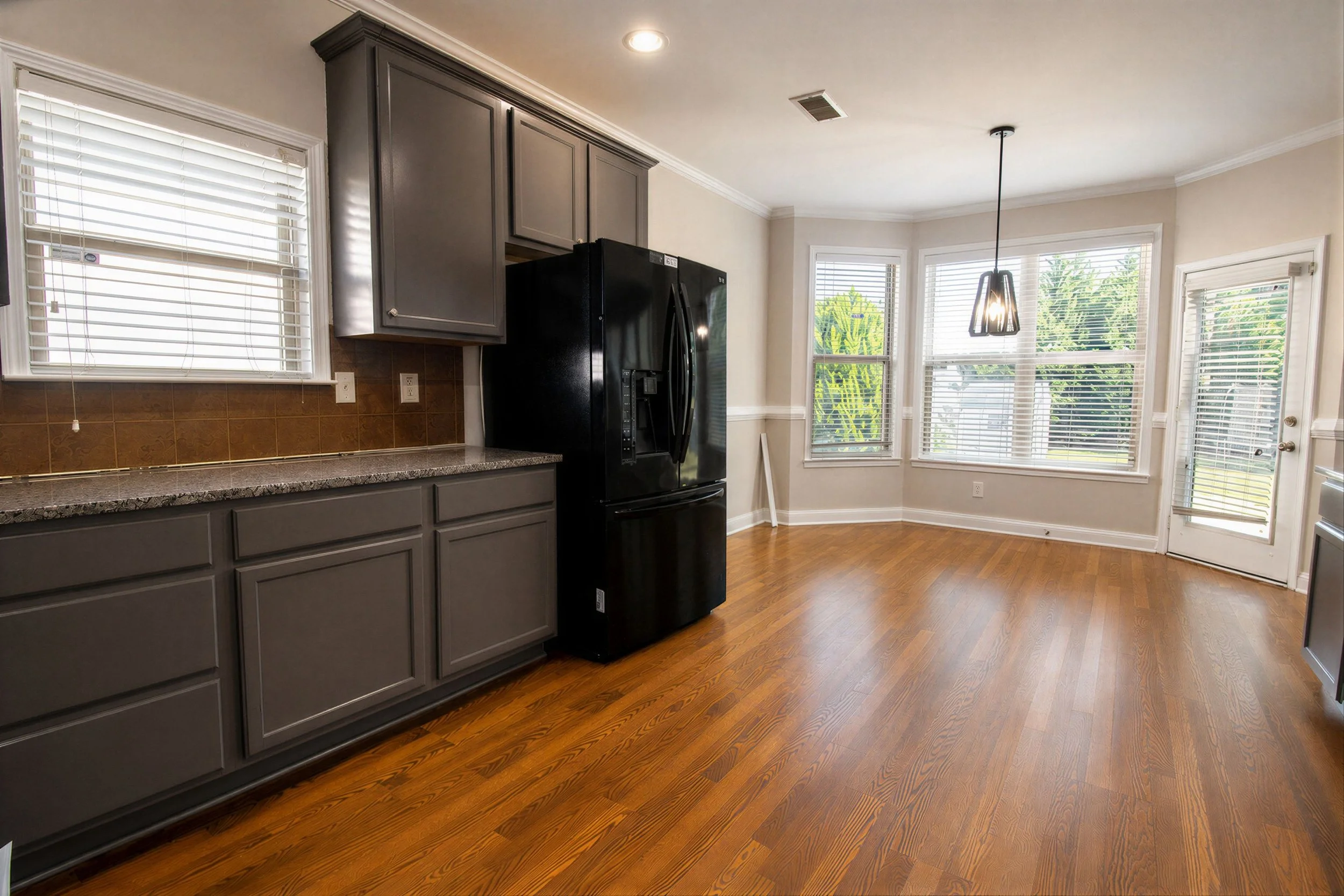 Kitchen 2.jpg