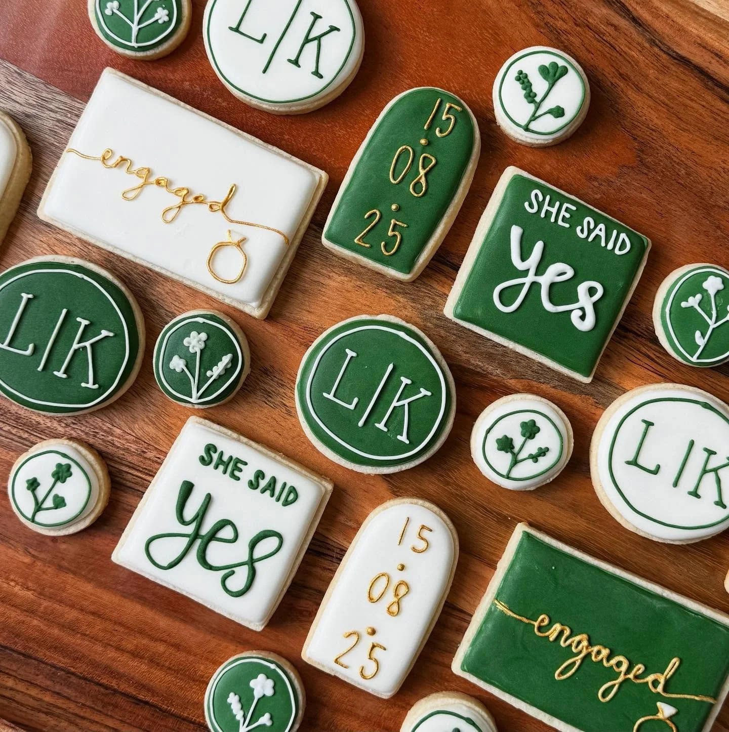 Mini&rsquo;s to celebrate! 💍

@itskeiraeliz 
#decoratedsugarcookies #justengaged #sugarcookiesofinstagram