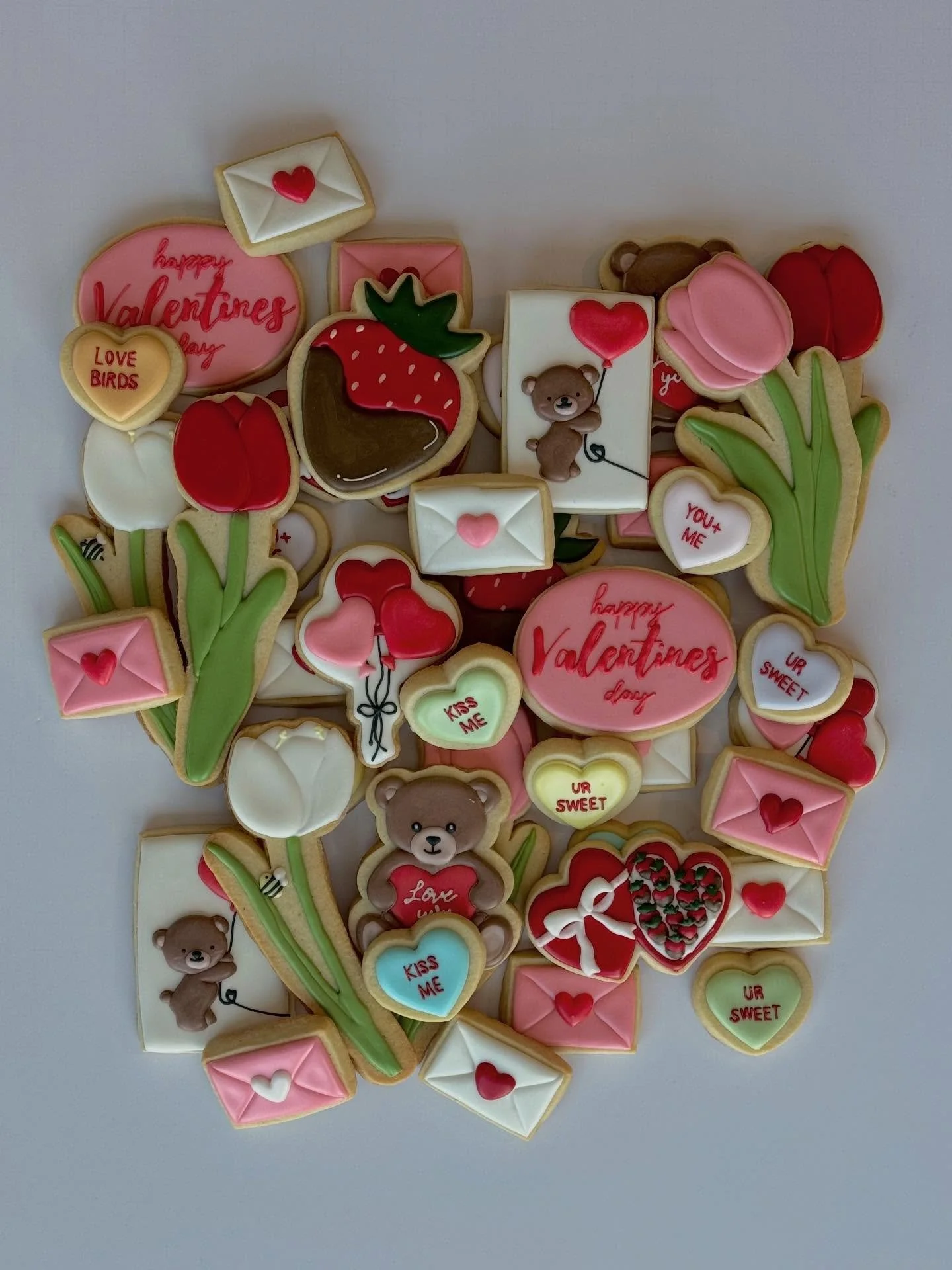 Ditch the chocolate and get her cookies this year 💕 
Fresh from Divine Delights, shop now! 

https://www.divinedelights.us/vdaycookies

#valetinesdaycookies #CelinaTX #sugarcookiesofinstagram #ValentinesDay #divinedelightsbakery