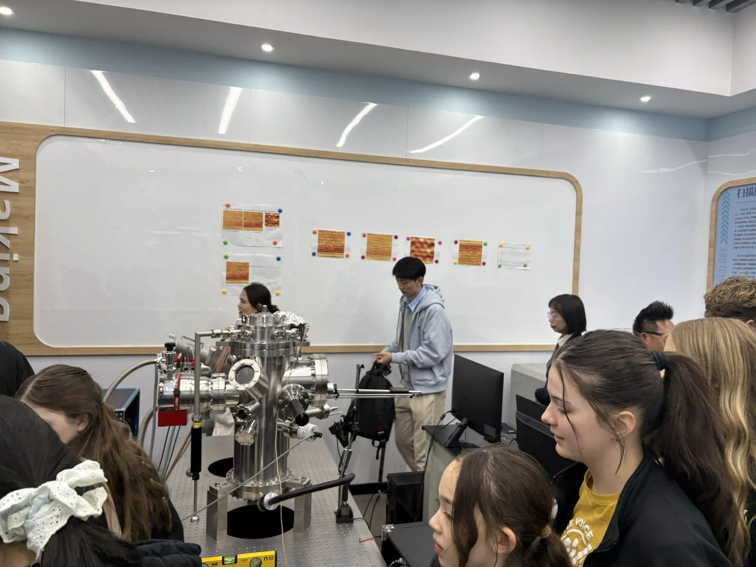 A closer look at the high-vacuum experimental physics apparatus in our school lab.
