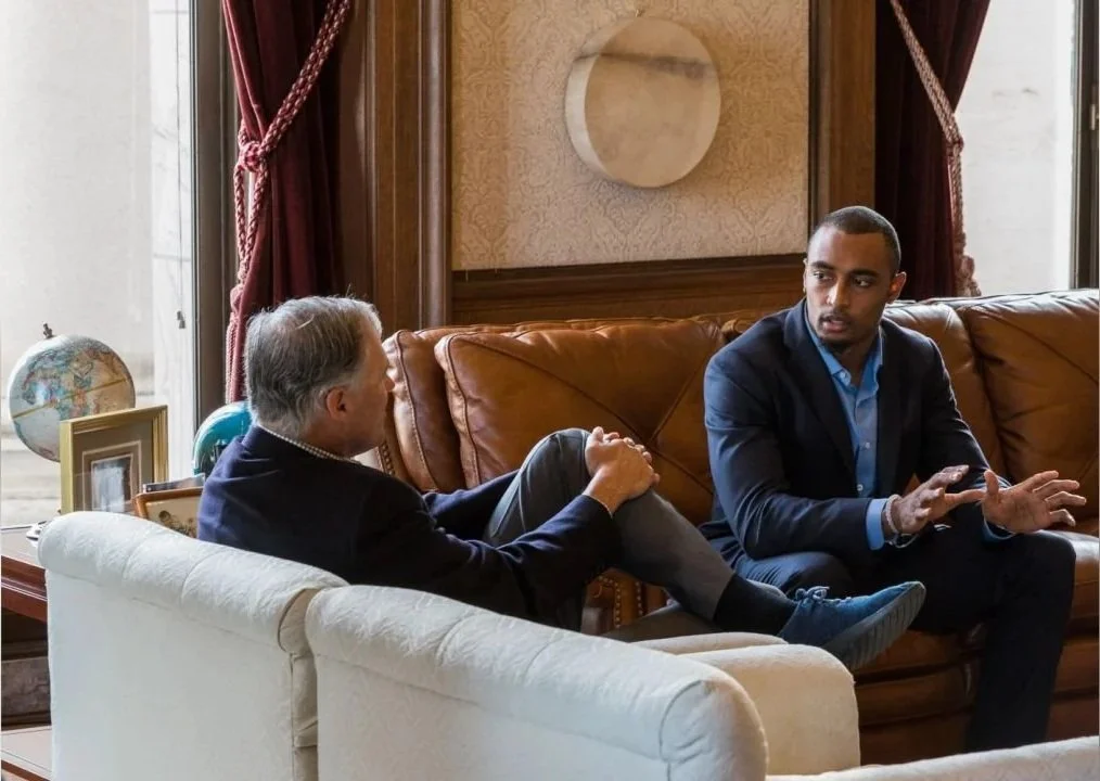 Governor Inslee and Vault89 CEO, Doug Baldwin Jr., discussing policy considerations.