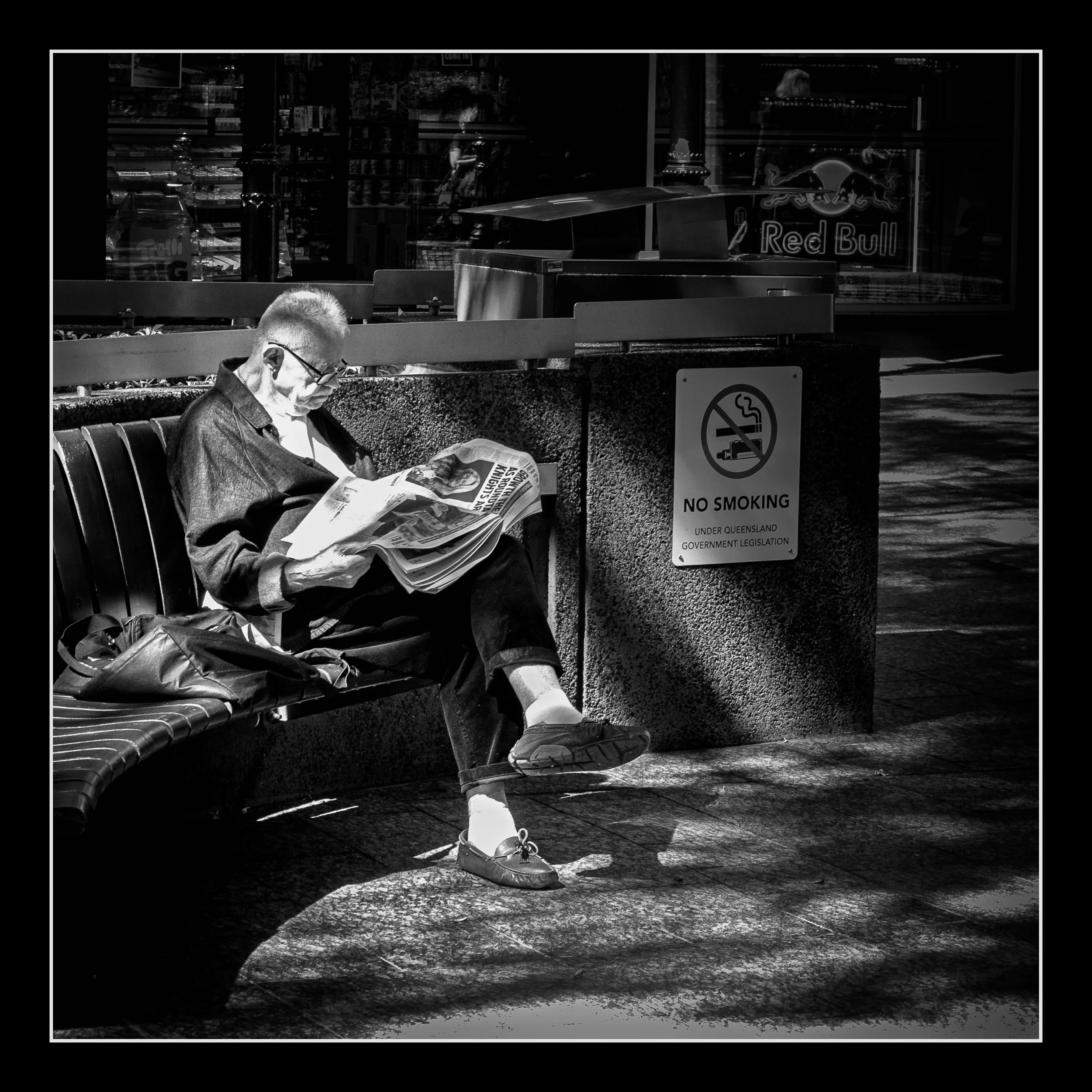 READING THE PAPER 88MM.jpg